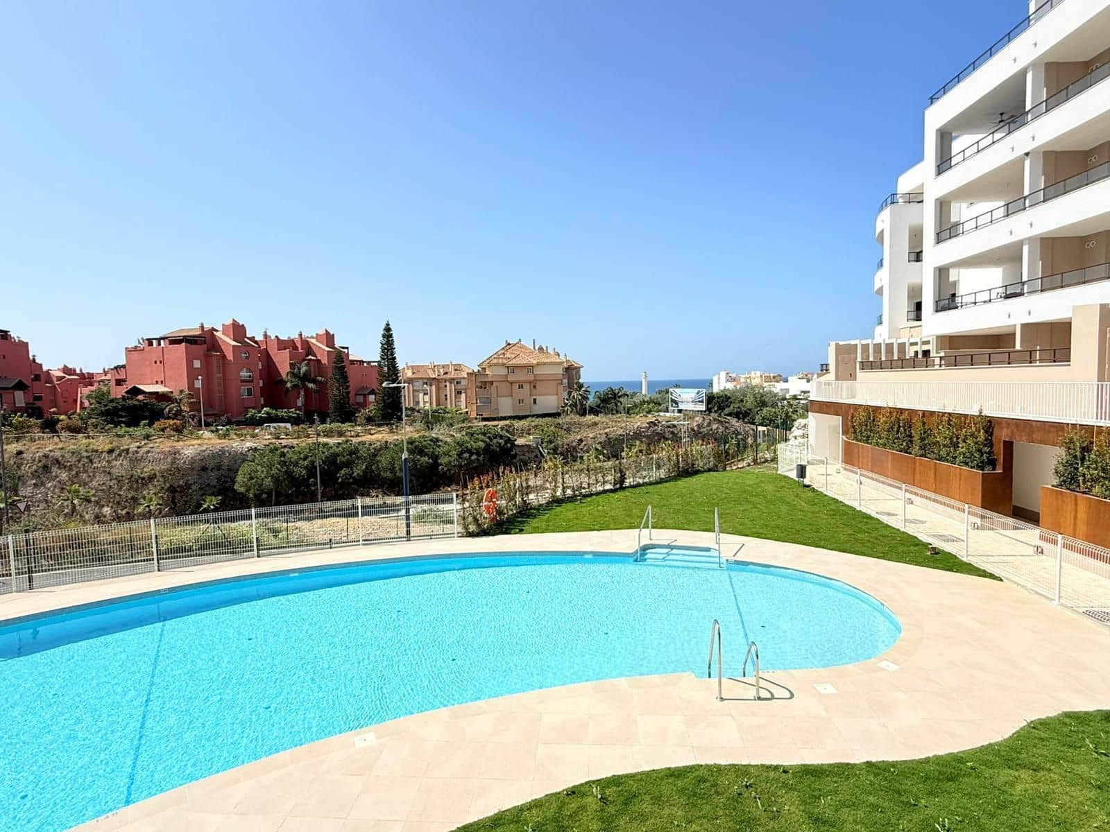 3 quarto Penthouse para venda em Torrox-Costa com piscina garagem - 675 000 € (Ref: 9854351)