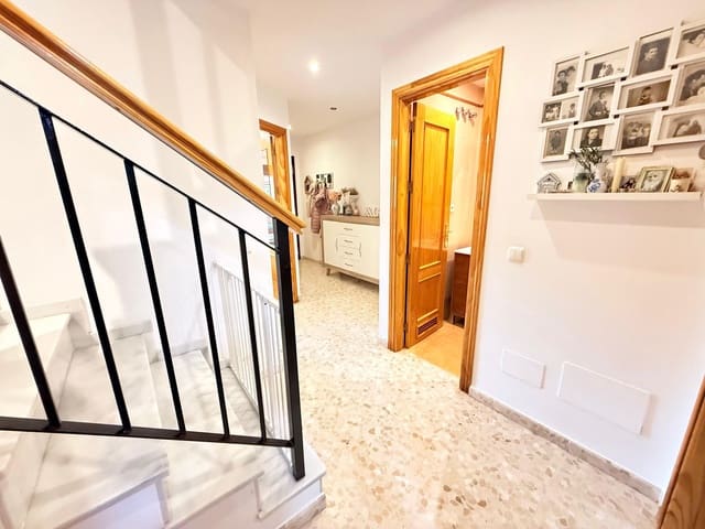 4 sovrum Semi-fristående Villa till salu i Vélez-Málaga - 299 900 € (Ref: 9854352)