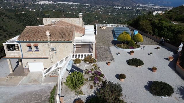3 quarto Quinta/Casa Rural para venda em Torrox-Costa, Torrox com piscina garagem - 879 000 € (Ref: 9854353)