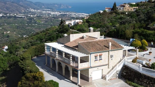 3 quarto Quinta/Casa Rural para venda em Torrox-Costa, Torrox com piscina garagem - 879 000 € (Ref: 9854353)