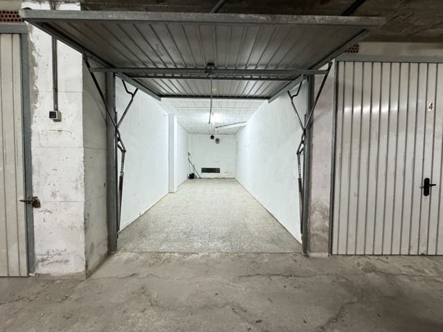 Garasje til salgs i Urbanización Santa Rosa, Torrox - € 35 000 (Ref: 9854355)