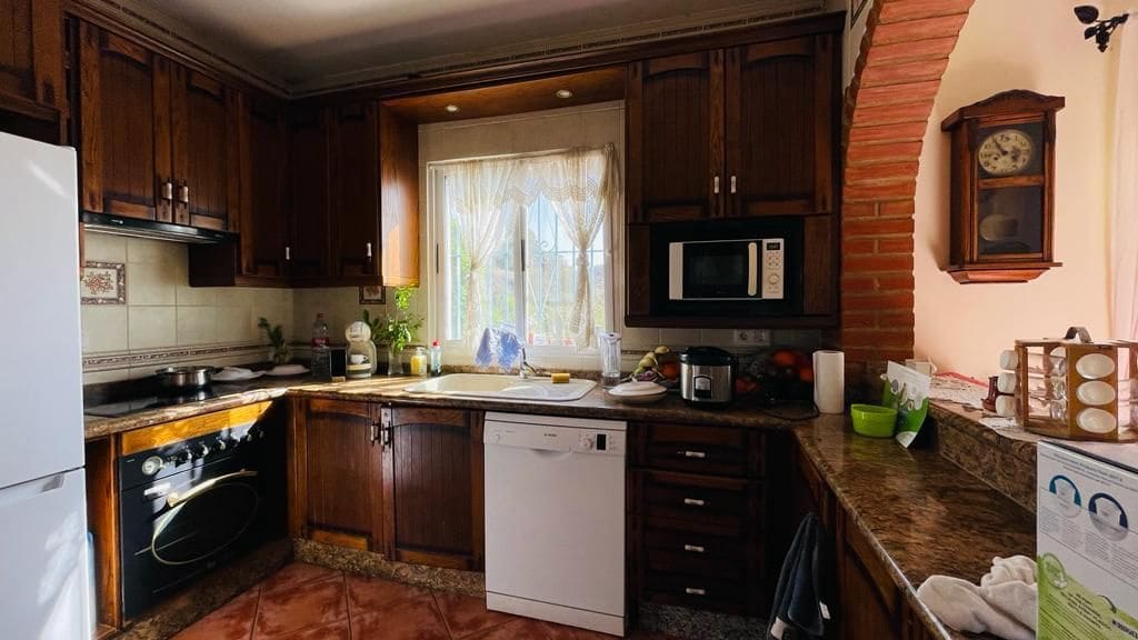 4 bedroom Finca/Country House for sale in Torrox with pool garage - € 399,900 (Ref: 9854356)