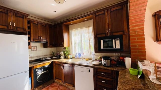 4 soverom Finca/Herregård til salgs i Torrox med svømmebasseng garasje - € 399 900 (Ref: 9854356)