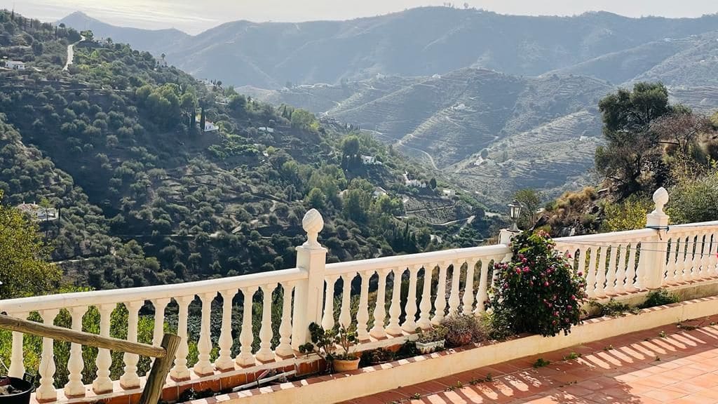 4 bedroom Finca/Country House for sale in Torrox with pool garage - € 399,900 (Ref: 9854356)