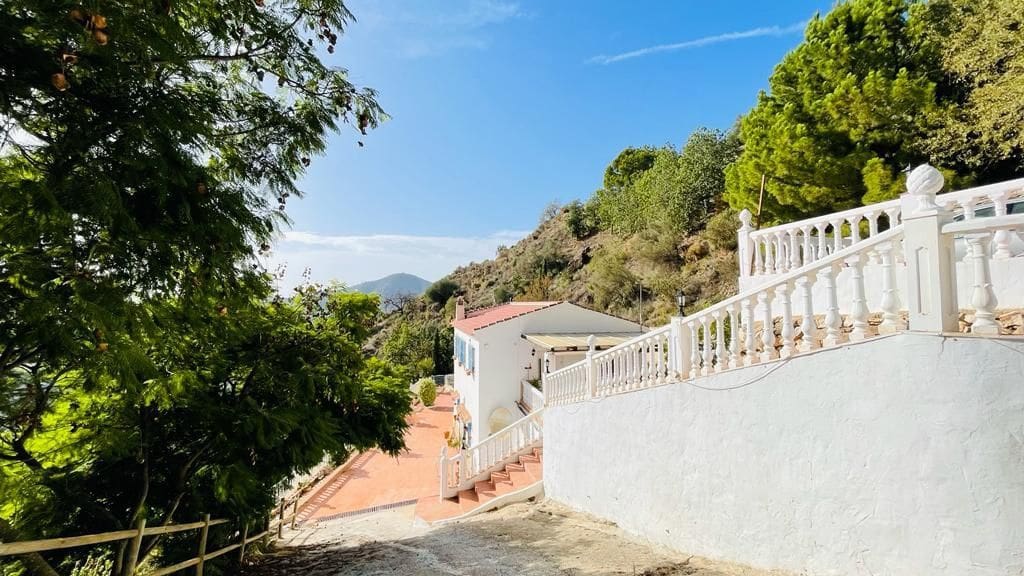 4 bedroom Finca/Country House for sale in Torrox with pool garage - € 399,900 (Ref: 9854356)