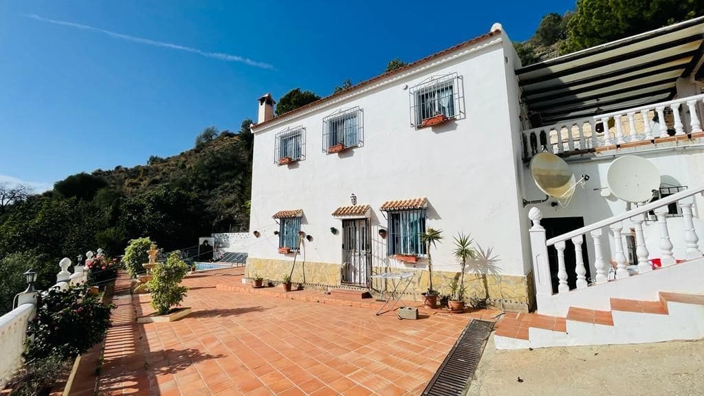 4 bedroom Finca/Country House for sale in Torrox with pool garage - € 399,900 (Ref: 9854356)