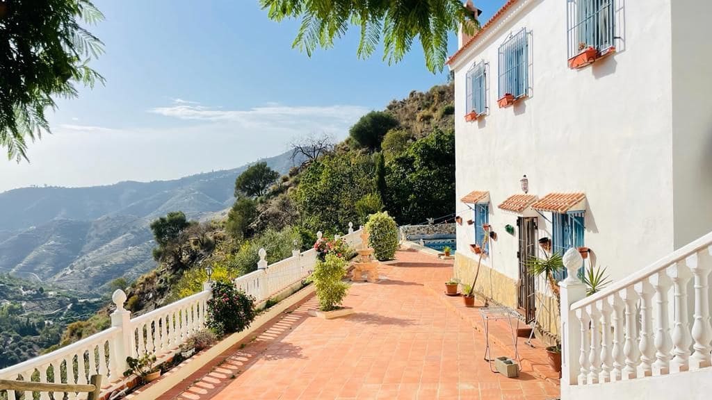 4 bedroom Finca/Country House for sale in Torrox with pool garage - € 399,900 (Ref: 9854356)