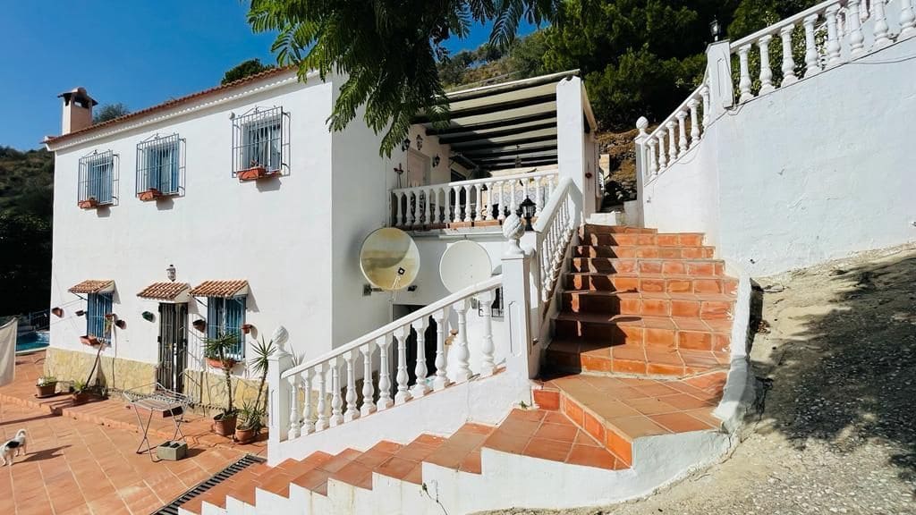 4 bedroom Finca/Country House for sale in Torrox with pool garage - € 399,900 (Ref: 9854356)