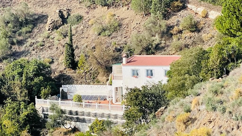 4 bedroom Finca/Country House for sale in Torrox with pool garage - € 399,900 (Ref: 9854356)