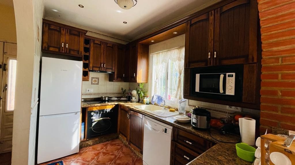 4 bedroom Finca/Country House for sale in Torrox with pool garage - € 399,900 (Ref: 9854356)