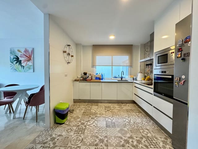 2 soveværelse Lejlighed til salg i Torrox Pueblo, Torrox med garage - € 249.900 (Ref: 9854360)
