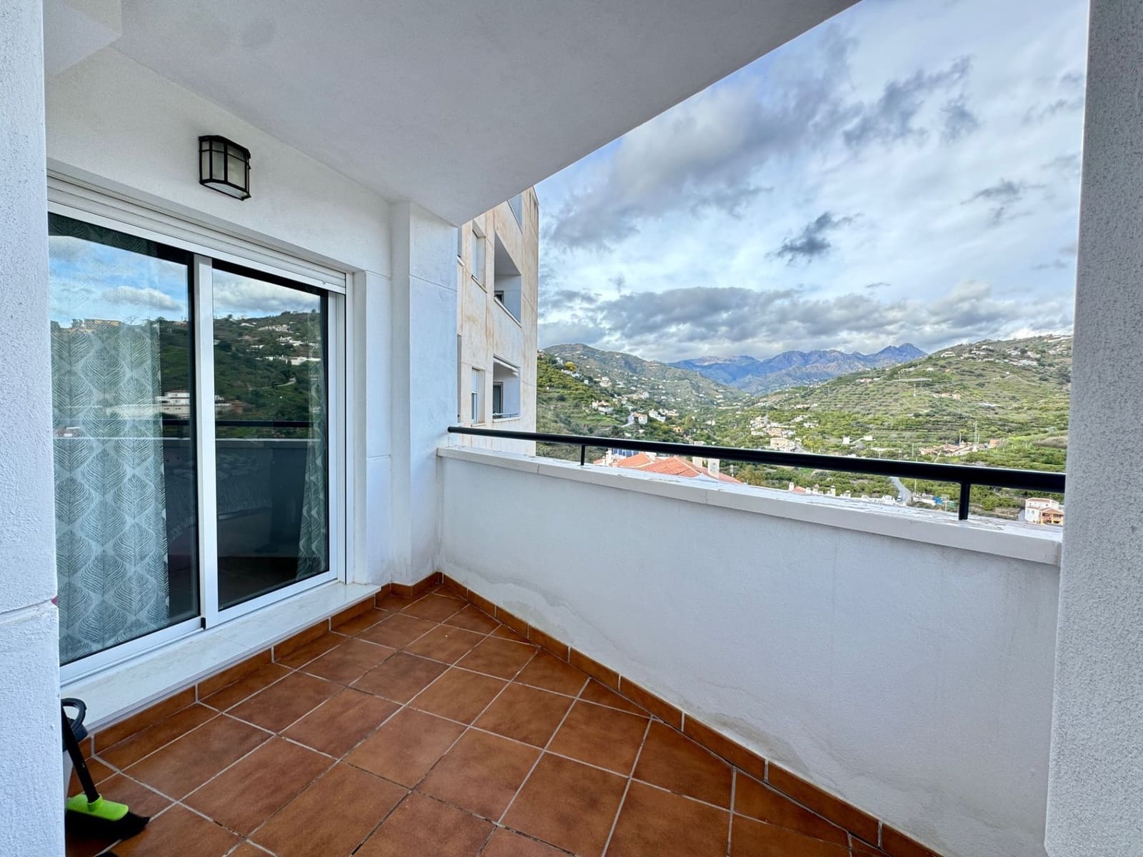 2 bedroom Flat for sale in Torrox with garage - € 249,900 (Ref: 9854360)