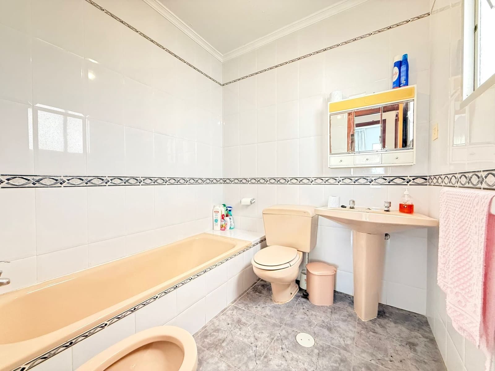 5 soveværelse Semi-Rækkehus til salg i Torrox-Costa - € 299.900 (Ref: 9854361)