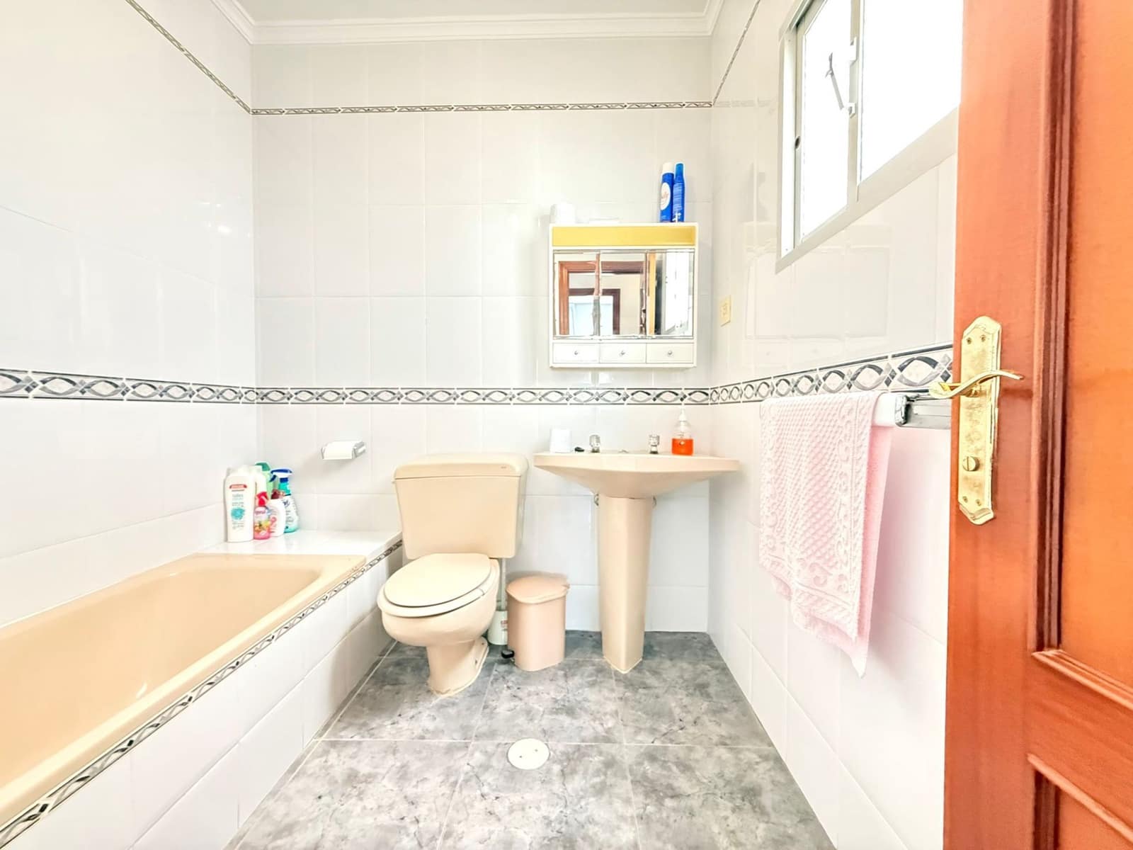 5 soveværelse Semi-Rækkehus til salg i Torrox-Costa - € 299.900 (Ref: 9854361)
