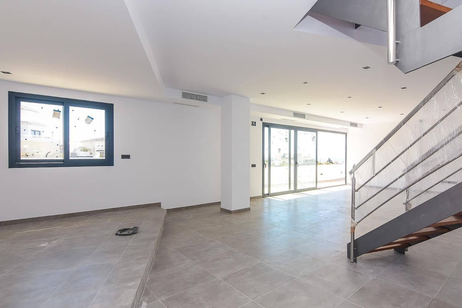 3 sypialnia Willa na sprzedaż w Torrox-Costa z basenem garażem - 770 000 € (Ref: 9889766)