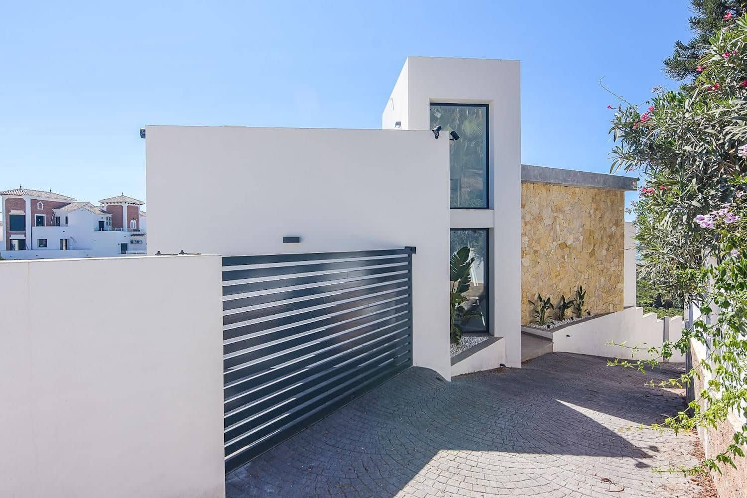 3 sypialnia Willa na sprzedaż w Torrox-Costa z basenem garażem - 770 000 € (Ref: 9889766)
