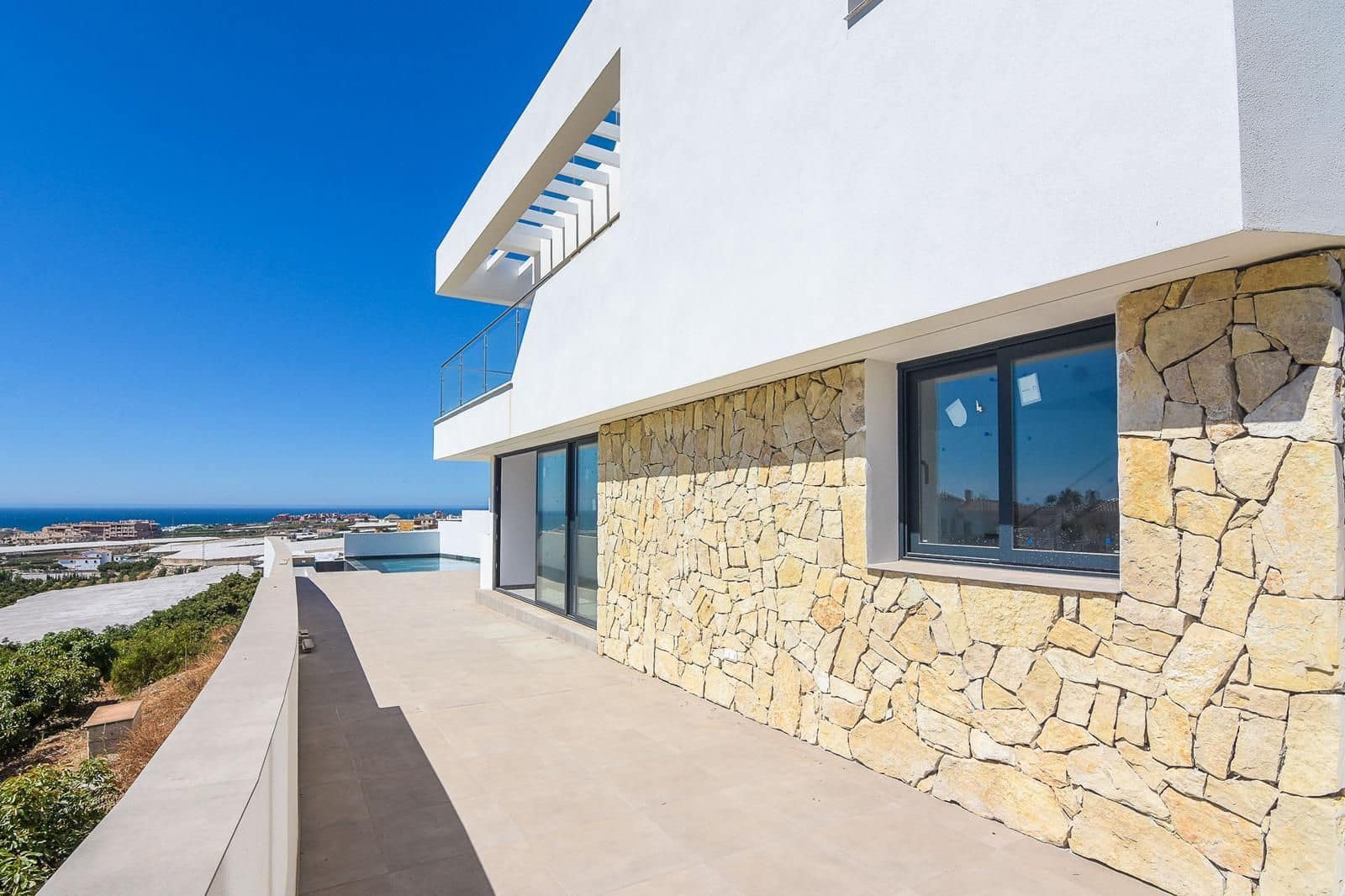 3 sypialnia Willa na sprzedaż w Torrox-Costa z basenem garażem - 770 000 € (Ref: 9889766)