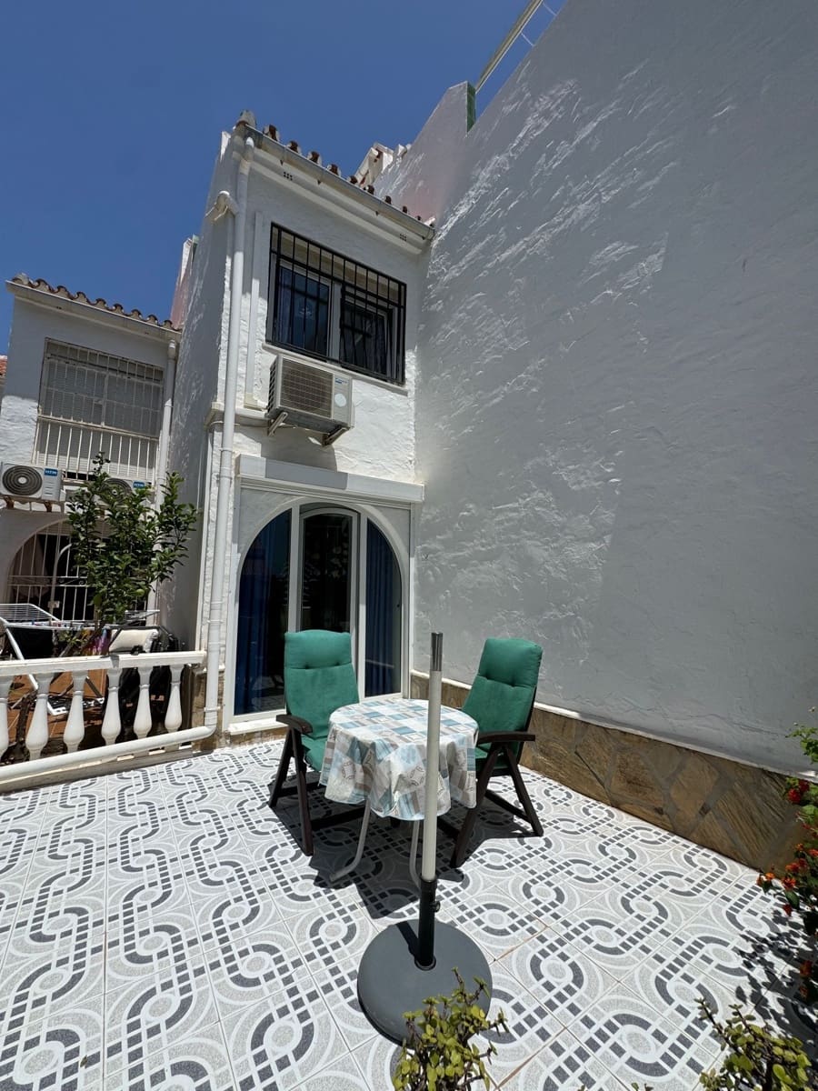 3 sypialnia Dom blizniak na sprzedaż w Torrox-Costa z basenem - 315 000 € (Ref: 9902834)