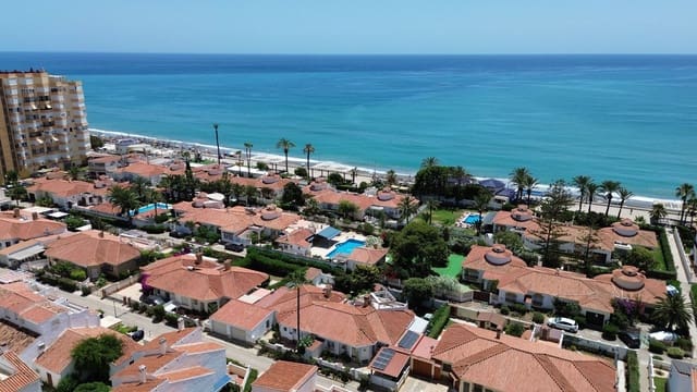 3 sypialnia Dom blizniak na sprzedaż w Centro Internacional, Torrox z basenem - 315 000 € (Ref: 9902834)