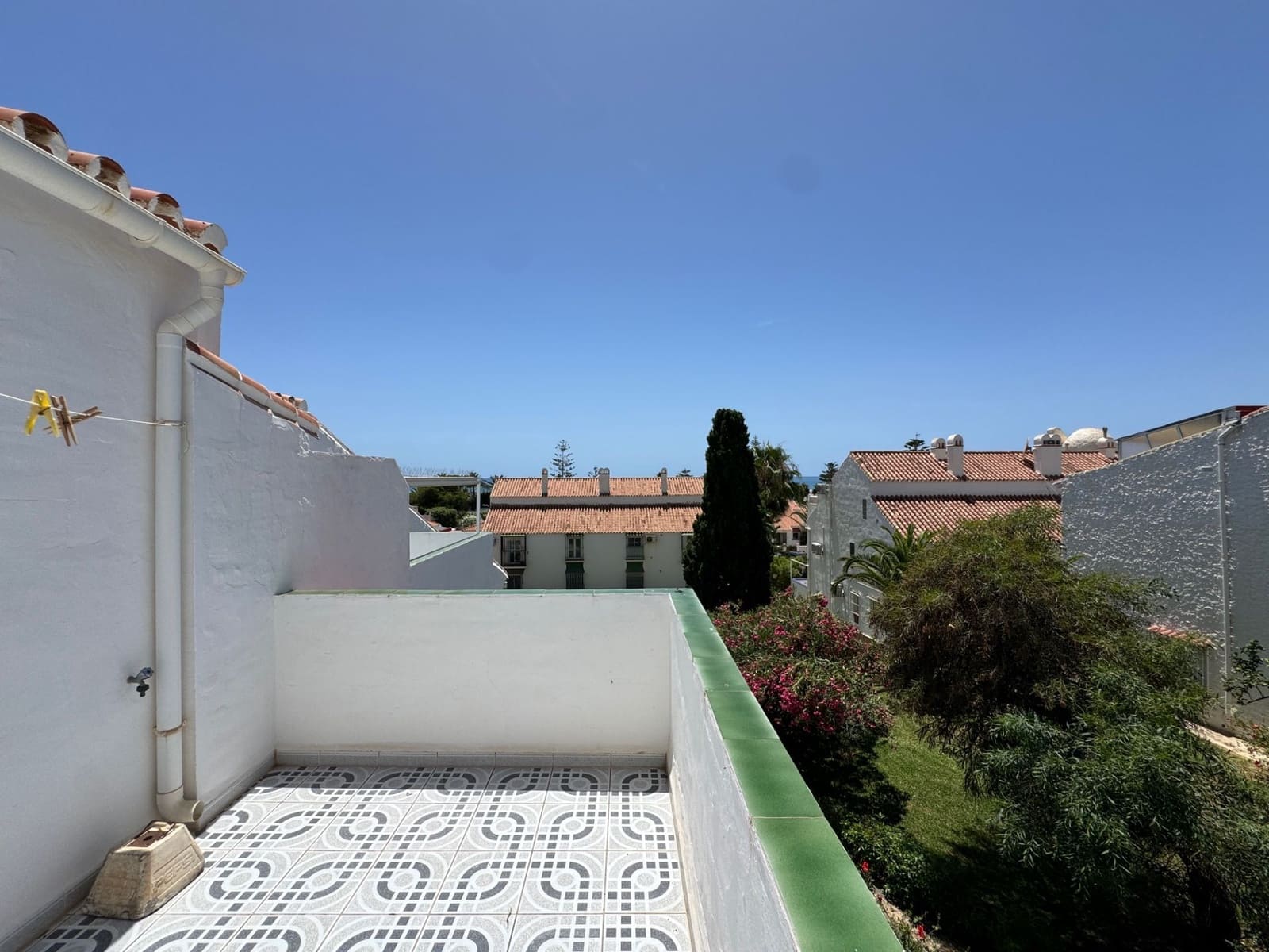 3 sypialnia Dom blizniak na sprzedaż w Torrox-Costa z basenem - 315 000 € (Ref: 9902834)