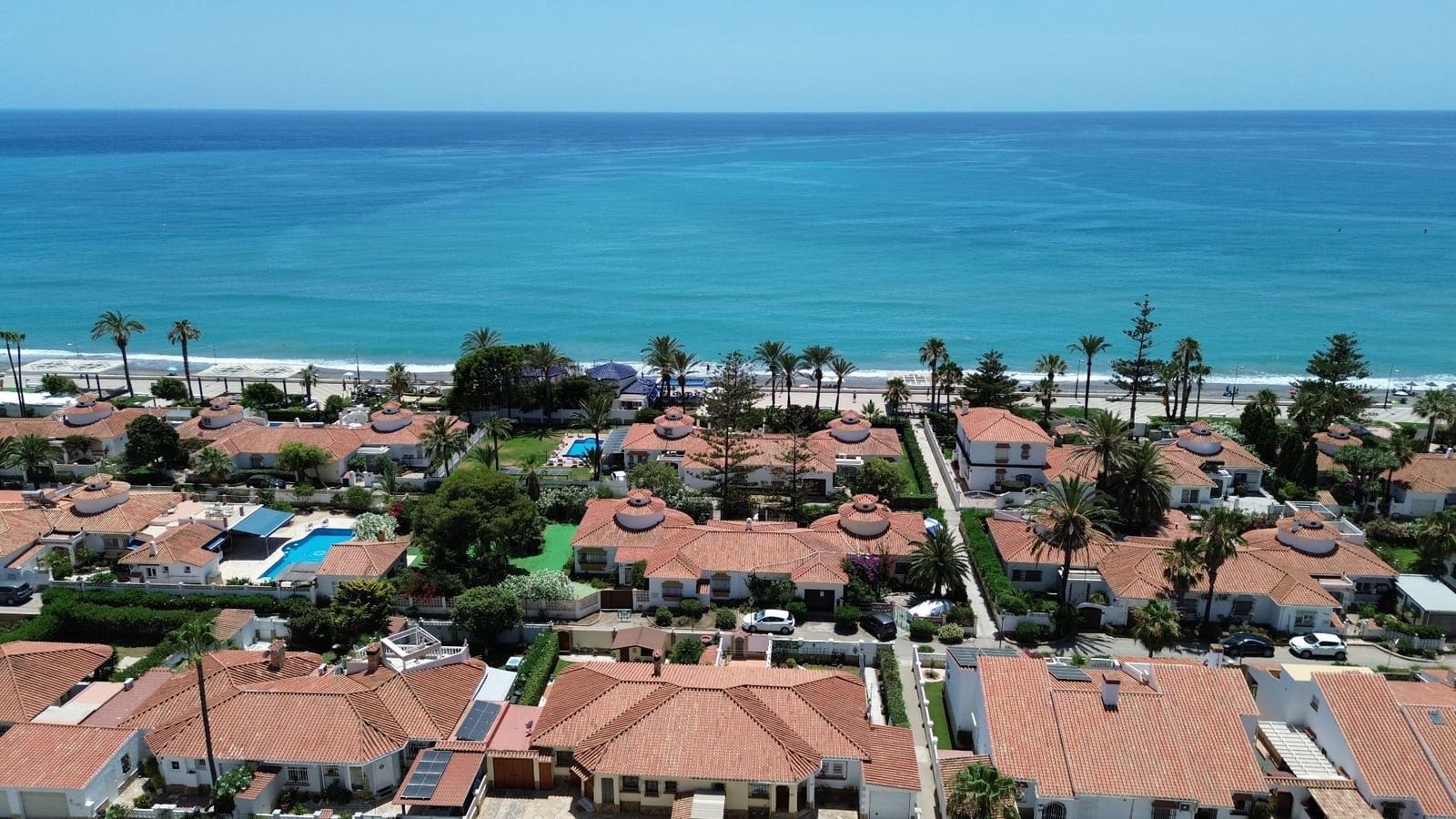 3 sypialnia Dom blizniak na sprzedaż w Torrox-Costa z basenem - 315 000 € (Ref: 9902834)