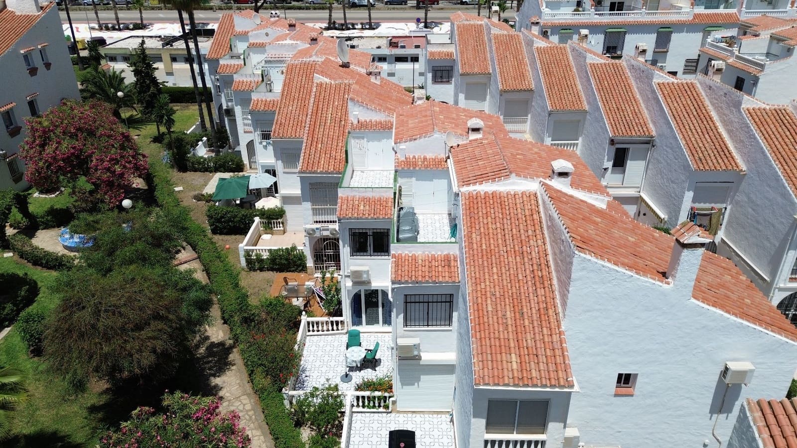3 sypialnia Dom blizniak na sprzedaż w Torrox-Costa z basenem - 315 000 € (Ref: 9902834)
