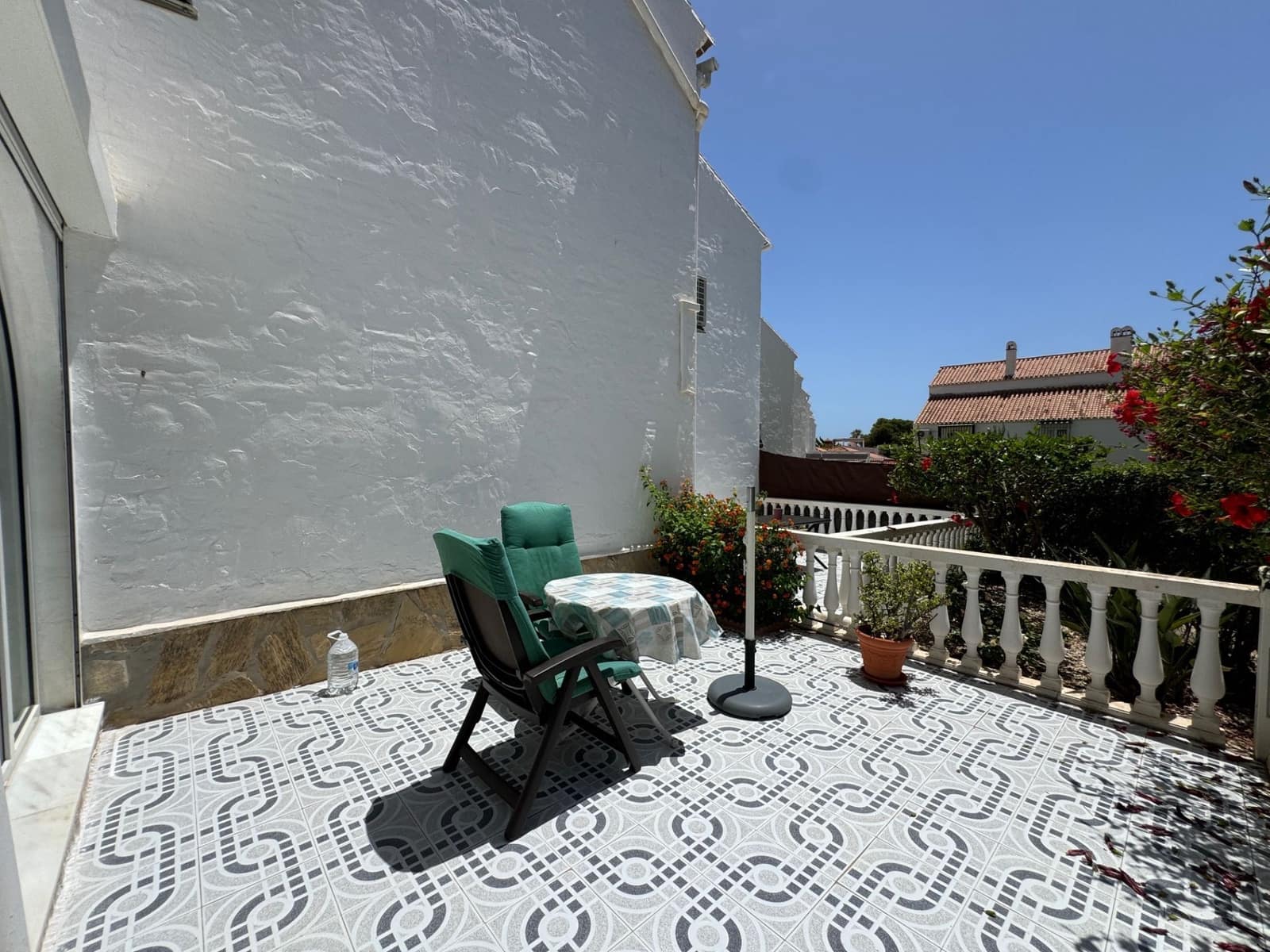 3 sypialnia Dom blizniak na sprzedaż w Torrox-Costa z basenem - 315 000 € (Ref: 9902834)