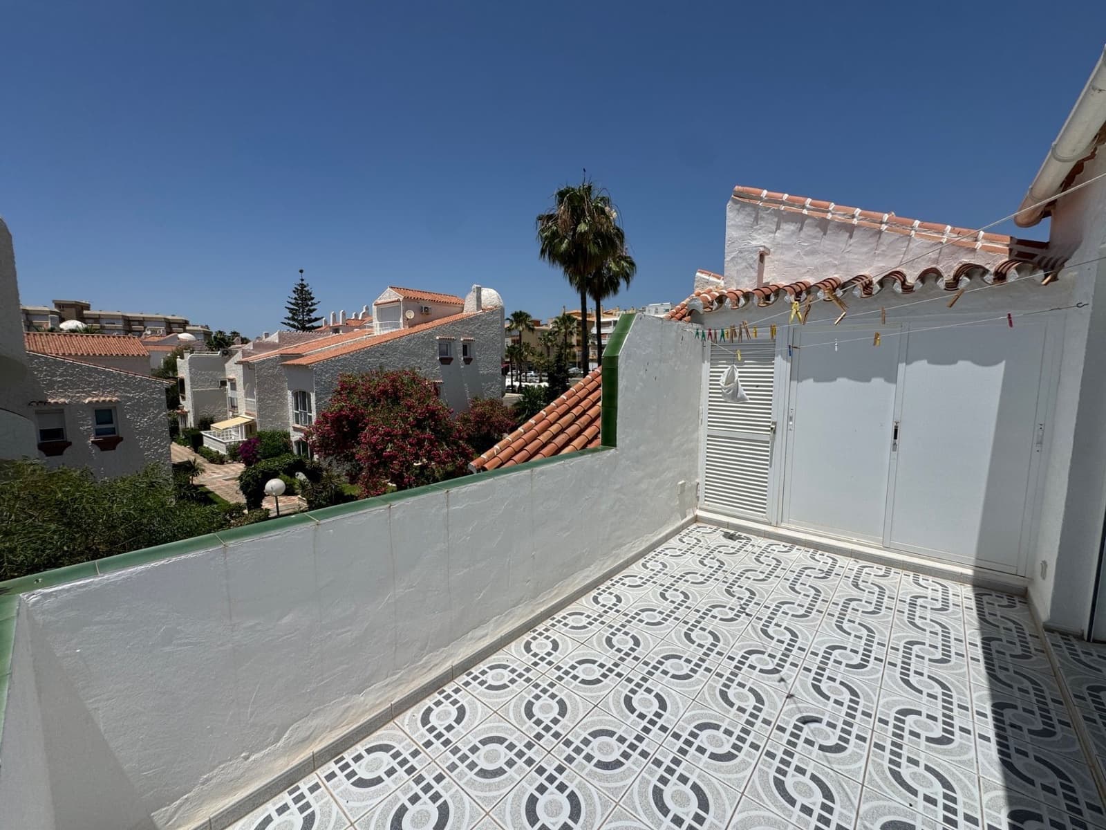 3 sypialnia Dom blizniak na sprzedaż w Torrox-Costa z basenem - 315 000 € (Ref: 9902834)