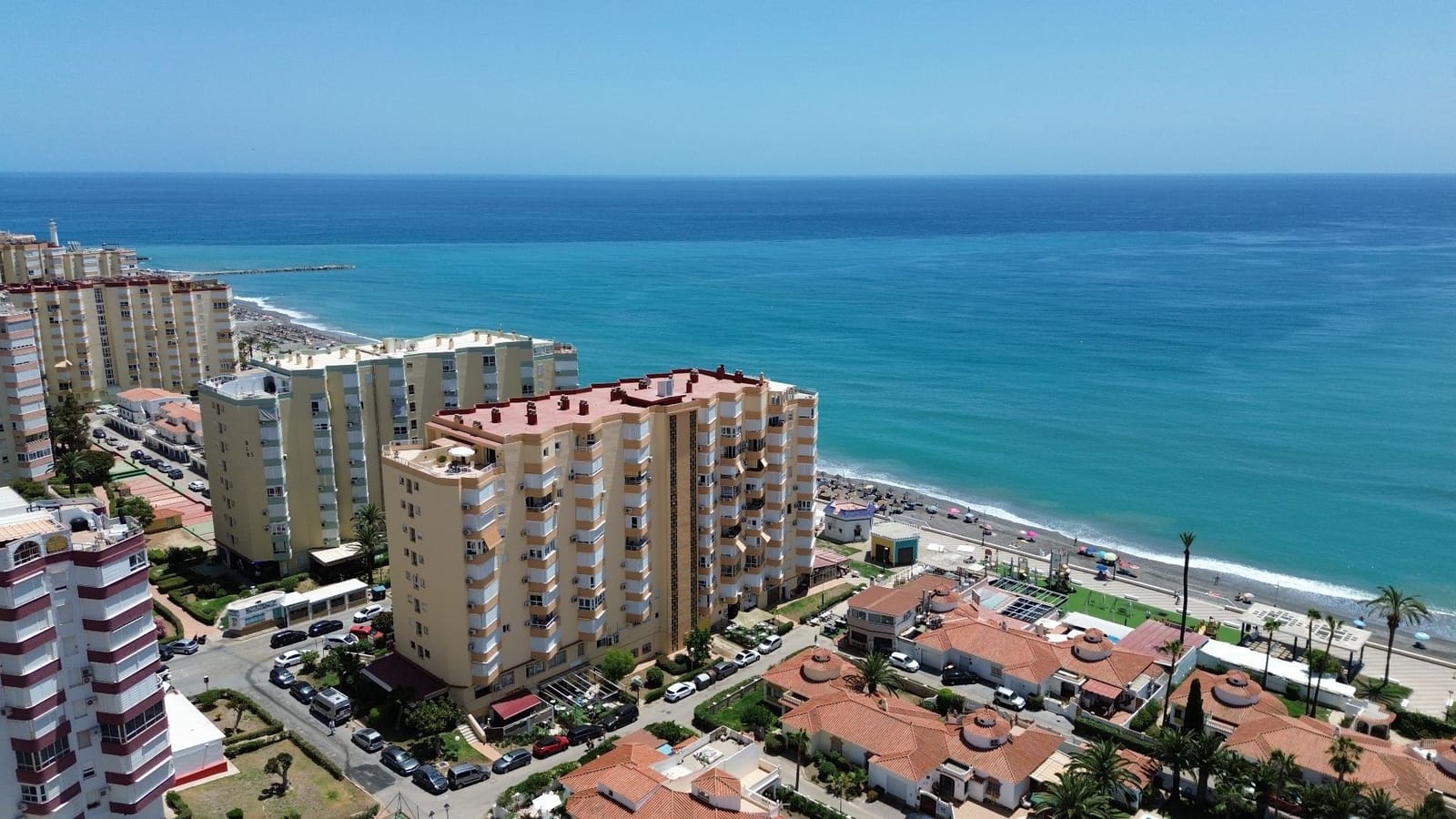 3 sypialnia Dom blizniak na sprzedaż w Torrox-Costa z basenem - 315 000 € (Ref: 9902834)