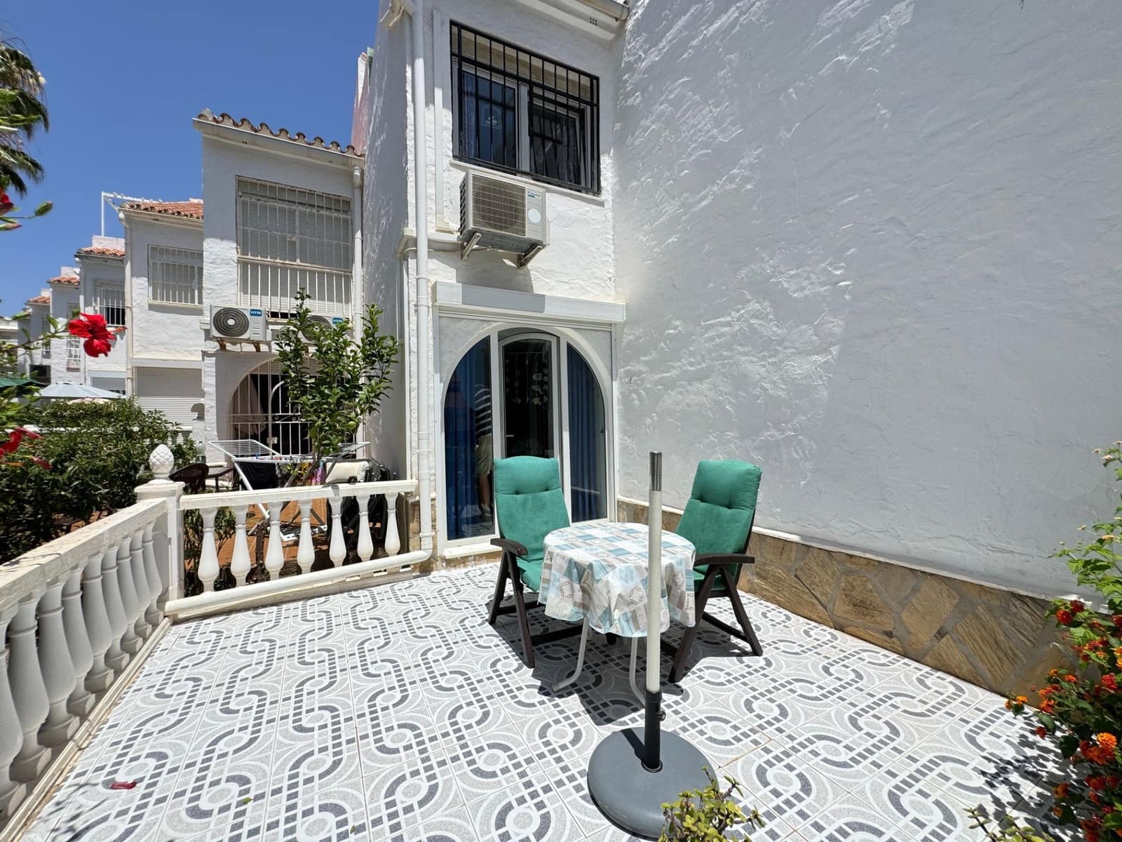 3 sypialnia Dom blizniak na sprzedaż w Torrox-Costa z basenem - 315 000 € (Ref: 9902834)