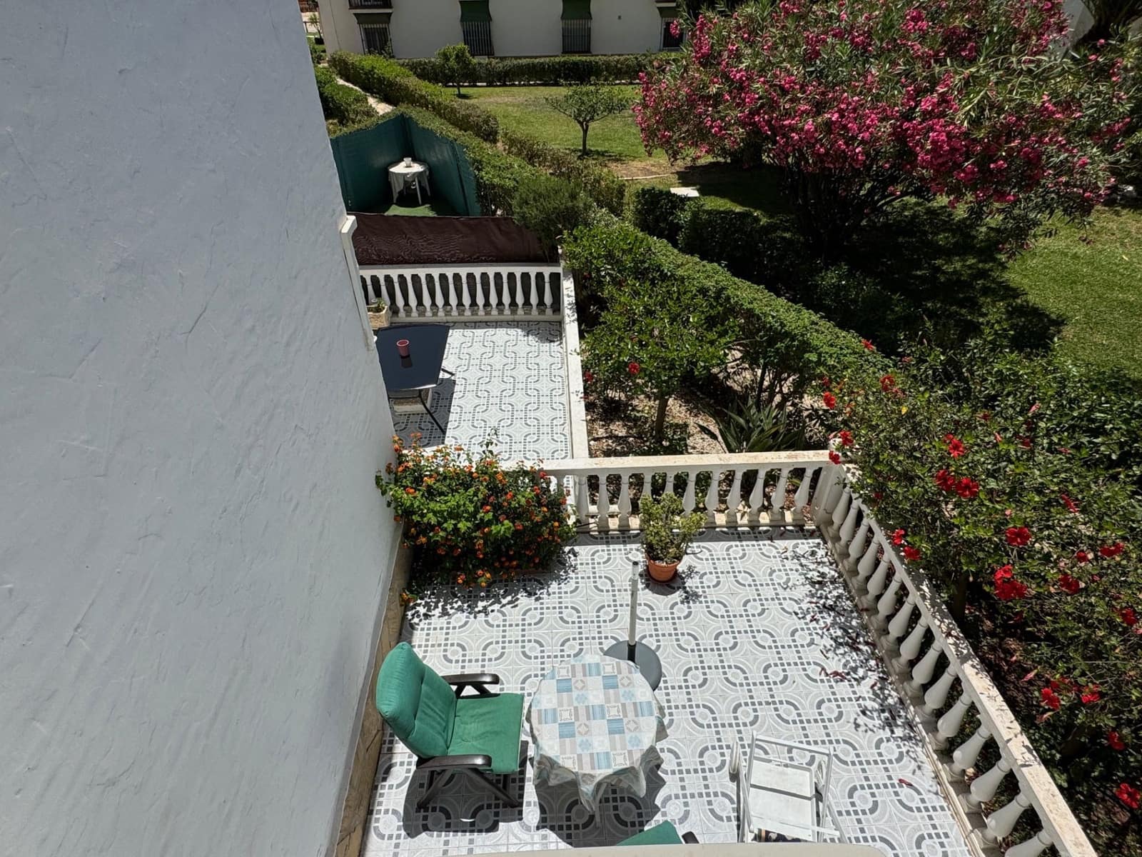 3 sypialnia Dom blizniak na sprzedaż w Torrox-Costa z basenem - 315 000 € (Ref: 9902834)