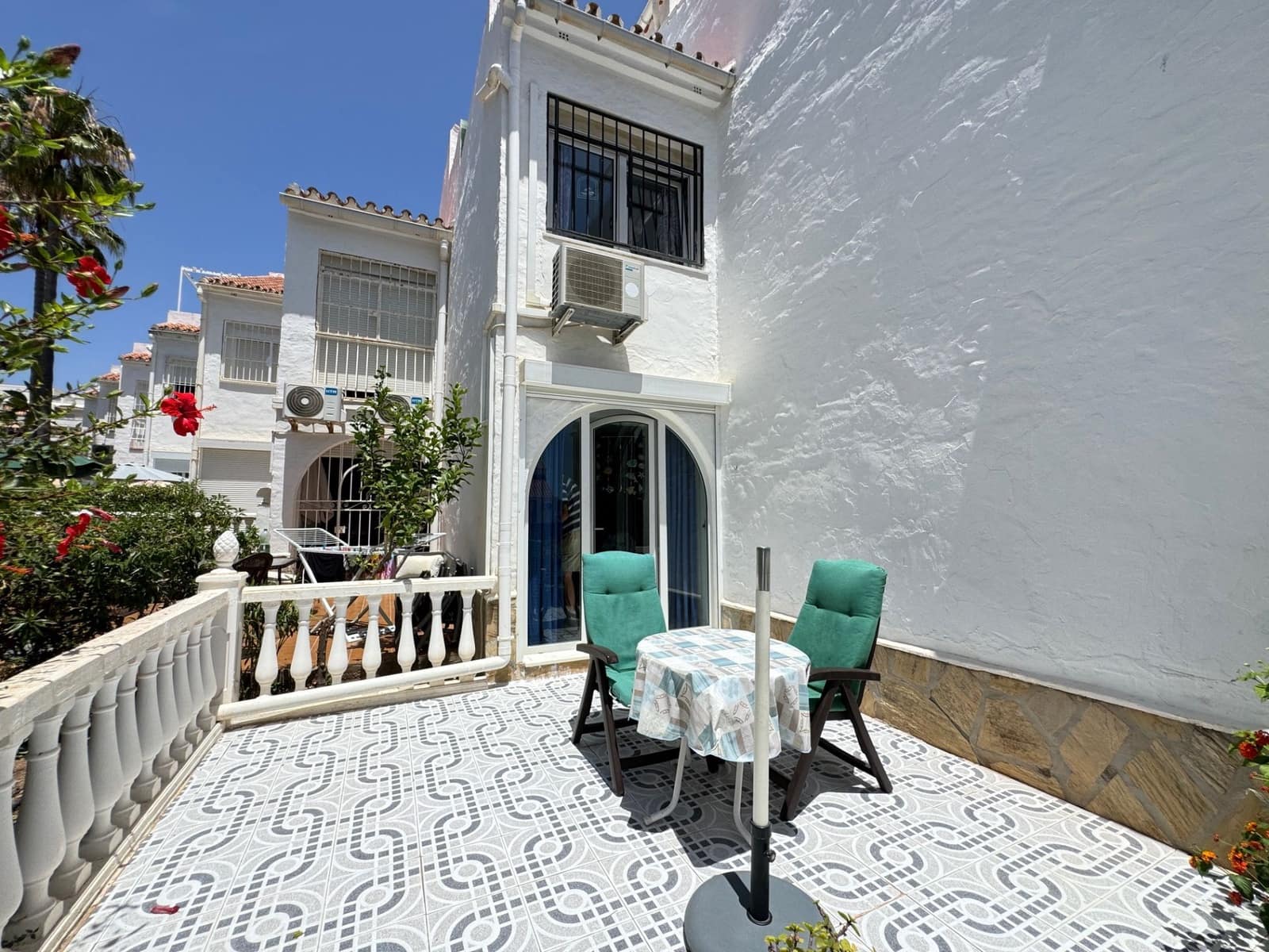 3 sypialnia Dom blizniak na sprzedaż w Torrox-Costa z basenem - 315 000 € (Ref: 9902834)
