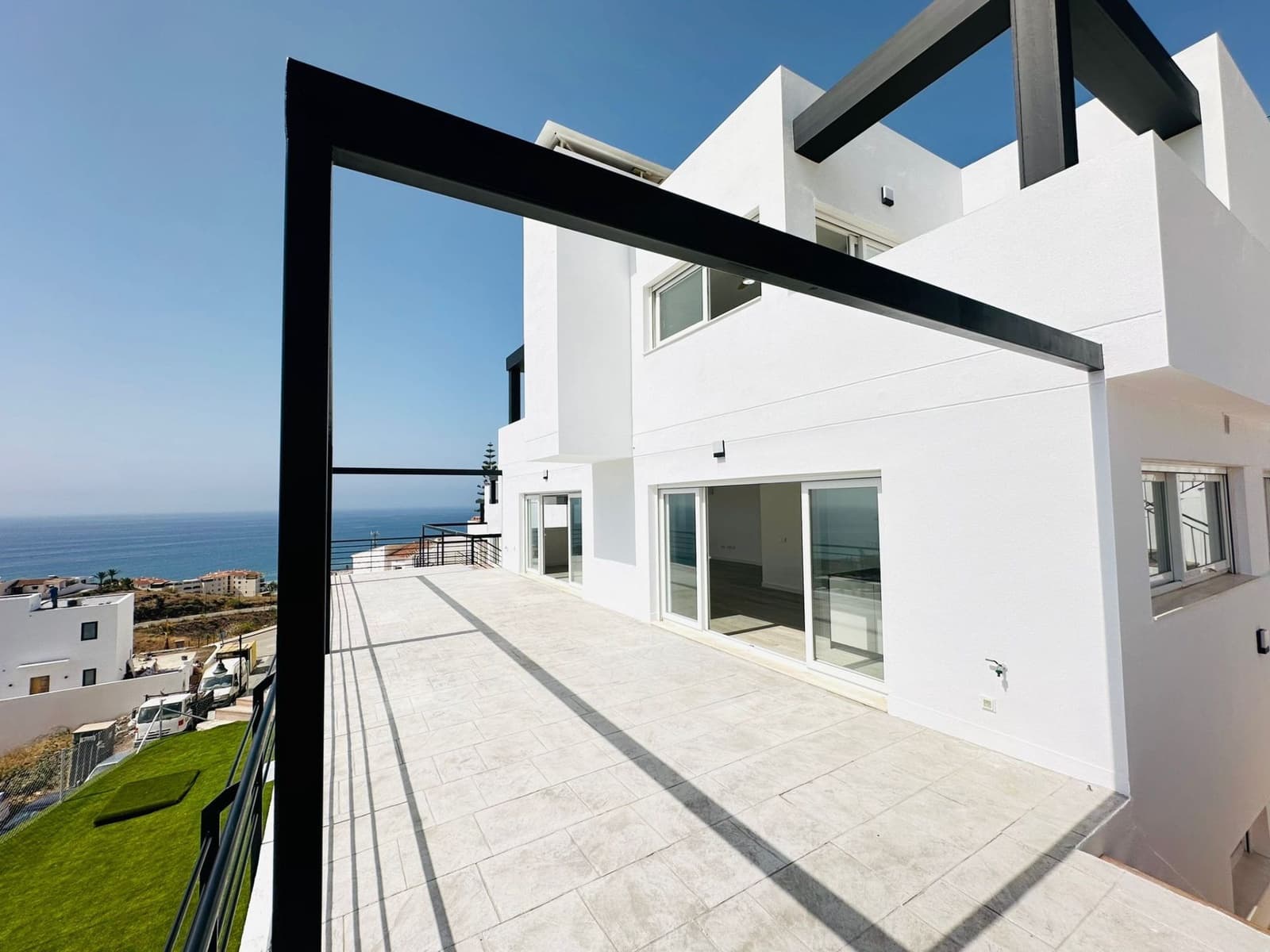 4 bedroom Villa for sale in Torrox-Costa with pool garage - € 655,250 (Ref: 9932828)