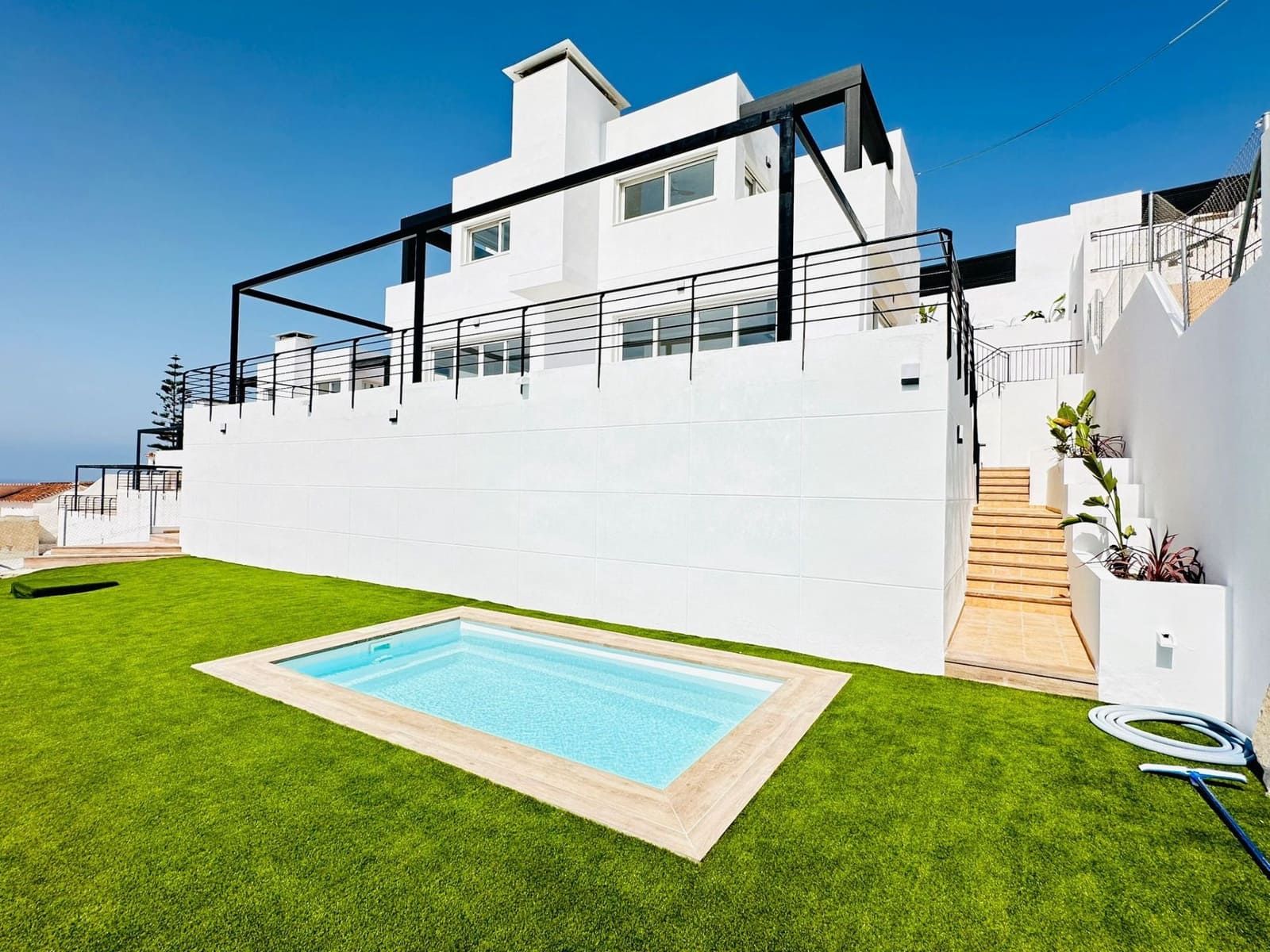 4 bedroom Villa for sale in Torrox-Costa with pool garage - € 655,250 (Ref: 9932828)