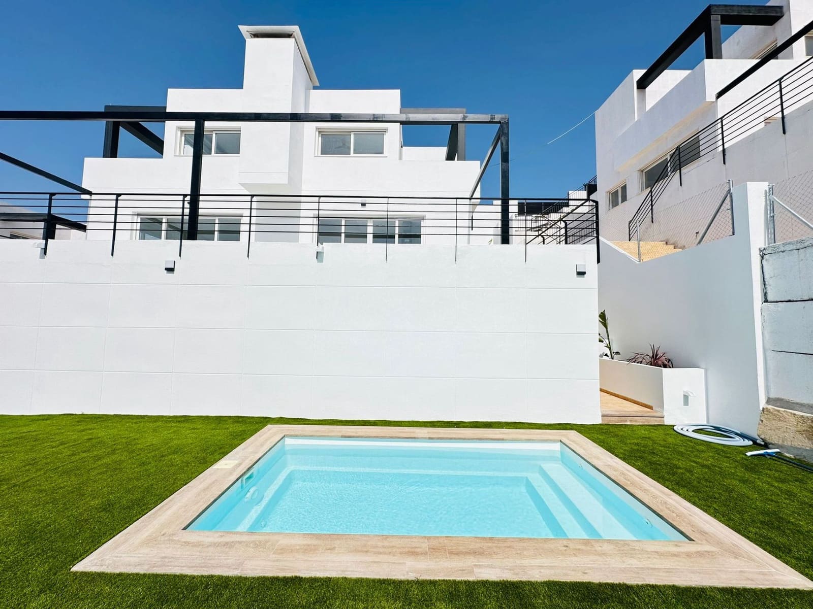 4 bedroom Villa for sale in Torrox-Costa with pool garage - € 655,250 (Ref: 9932829)