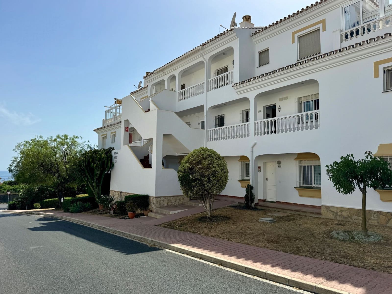 2 soveværelse Lejlighed til salg i Torrox-Costa med swimmingpool - € 235.000 (Ref: 9962030)