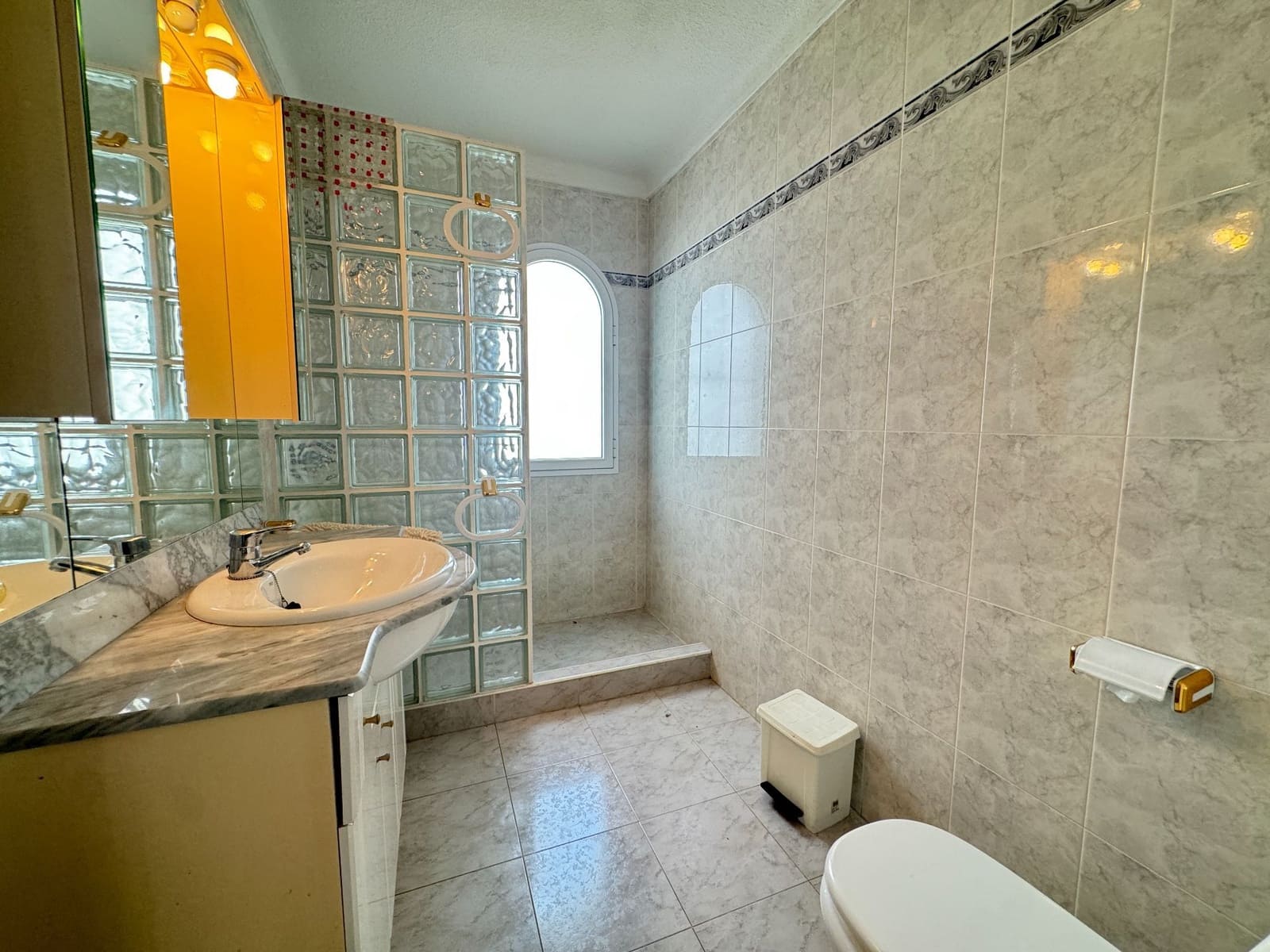 2 slaapkamer Appartement te koop in Torrox-Costa met zwembad - € 239.000 (Ref: 9984398)