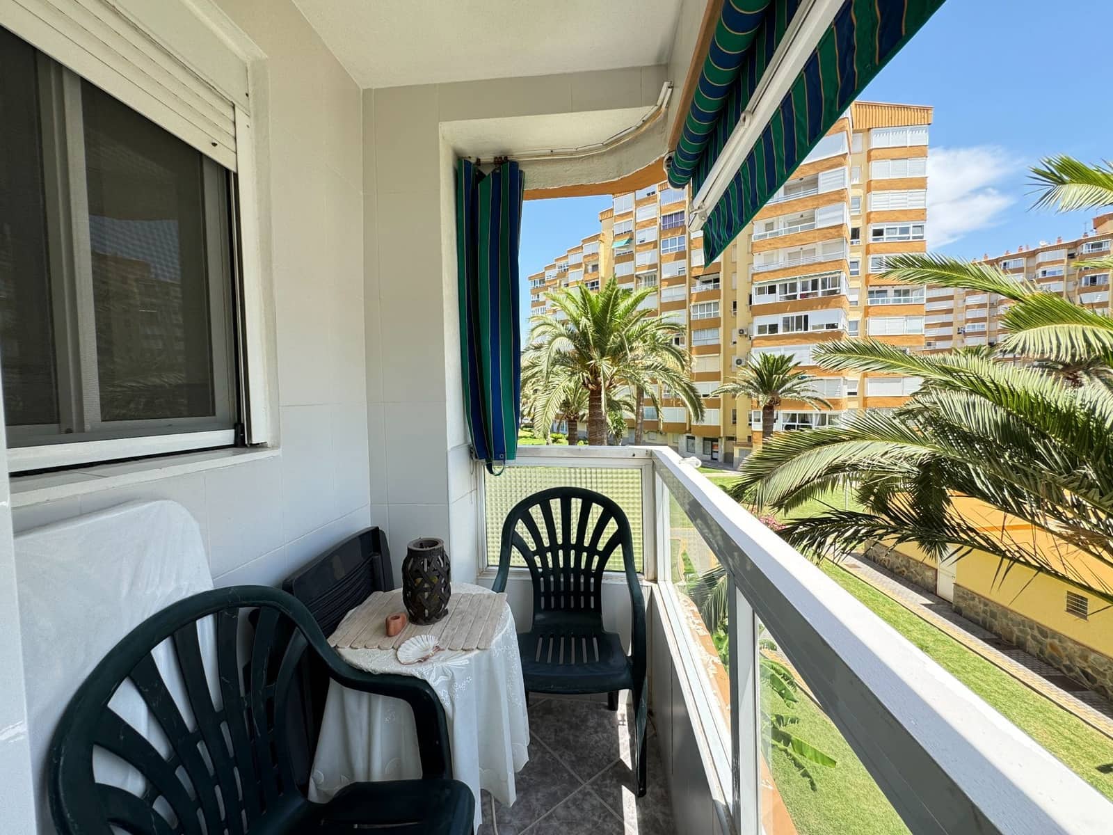 Piso de 2 habitaciones en Algarrobo en venta con piscina - 283.000 € (Ref: 9984399)