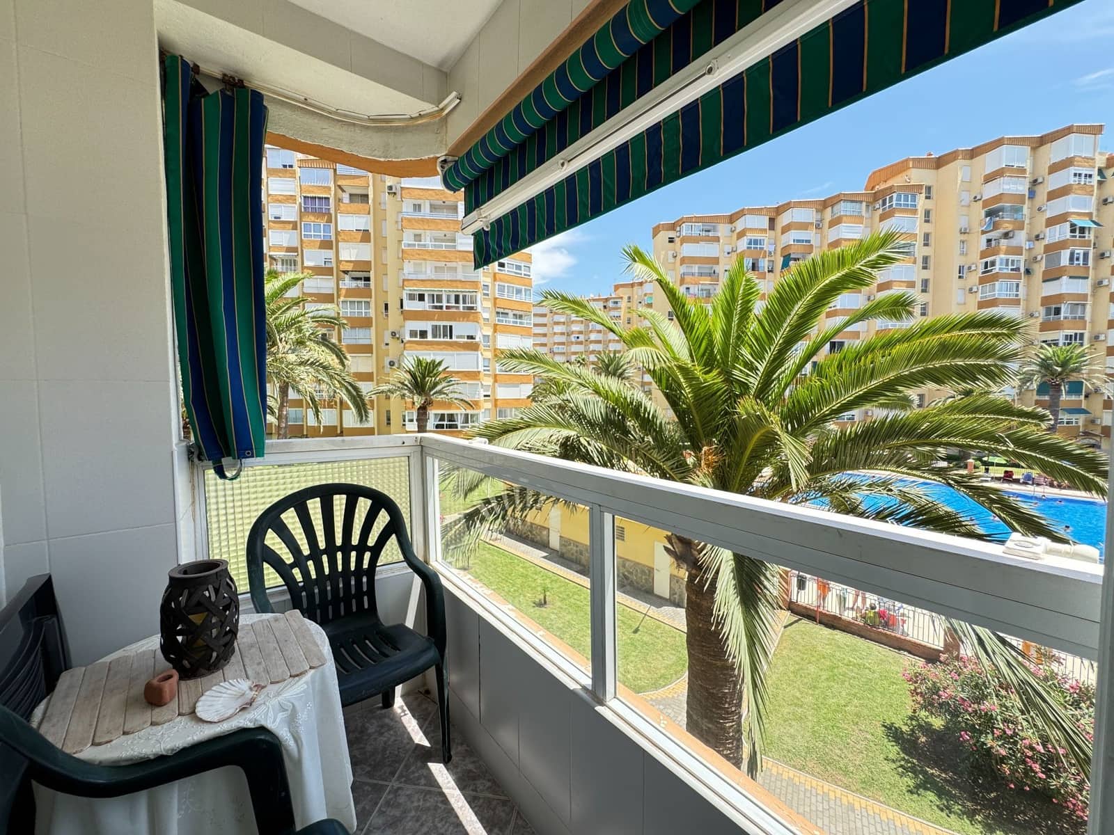 Piso de 2 habitaciones en Algarrobo en venta con piscina - 283.000 € (Ref: 9984399)