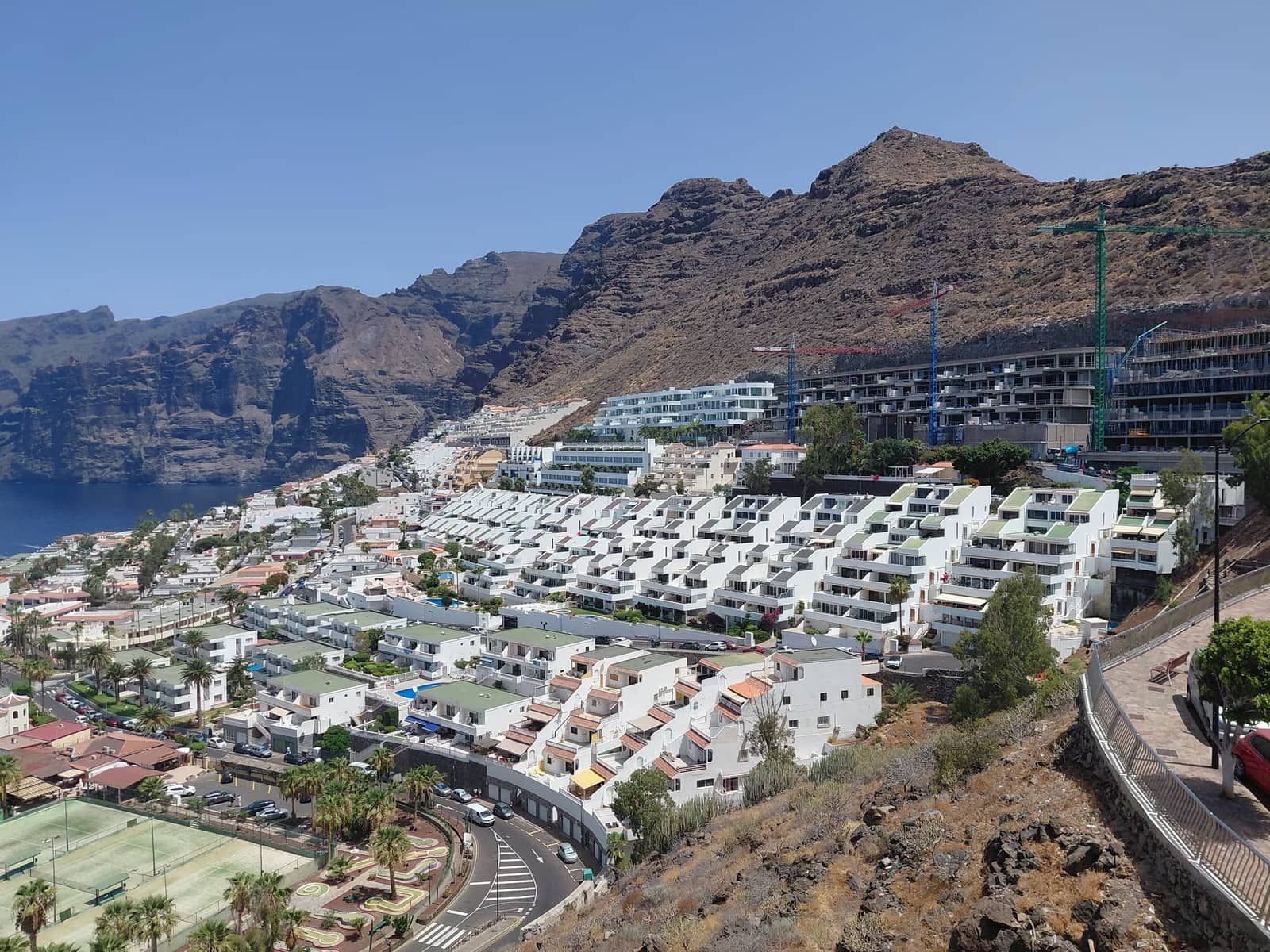 2 bedroom Apartment for sale in Santiago del Teide with pool garage - € 529,000 (Ref: 10009908)