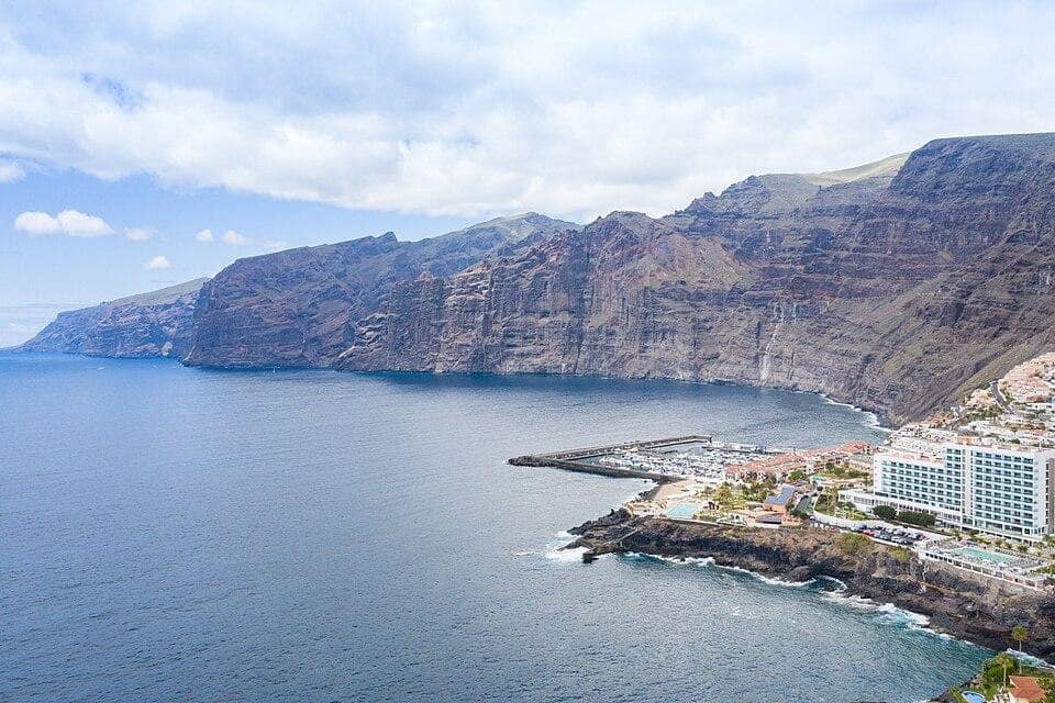 Apartamento de 2 habitaciones en Santiago del Teide en venta con piscina garaje - 448.000 € (Ref: 10009909)