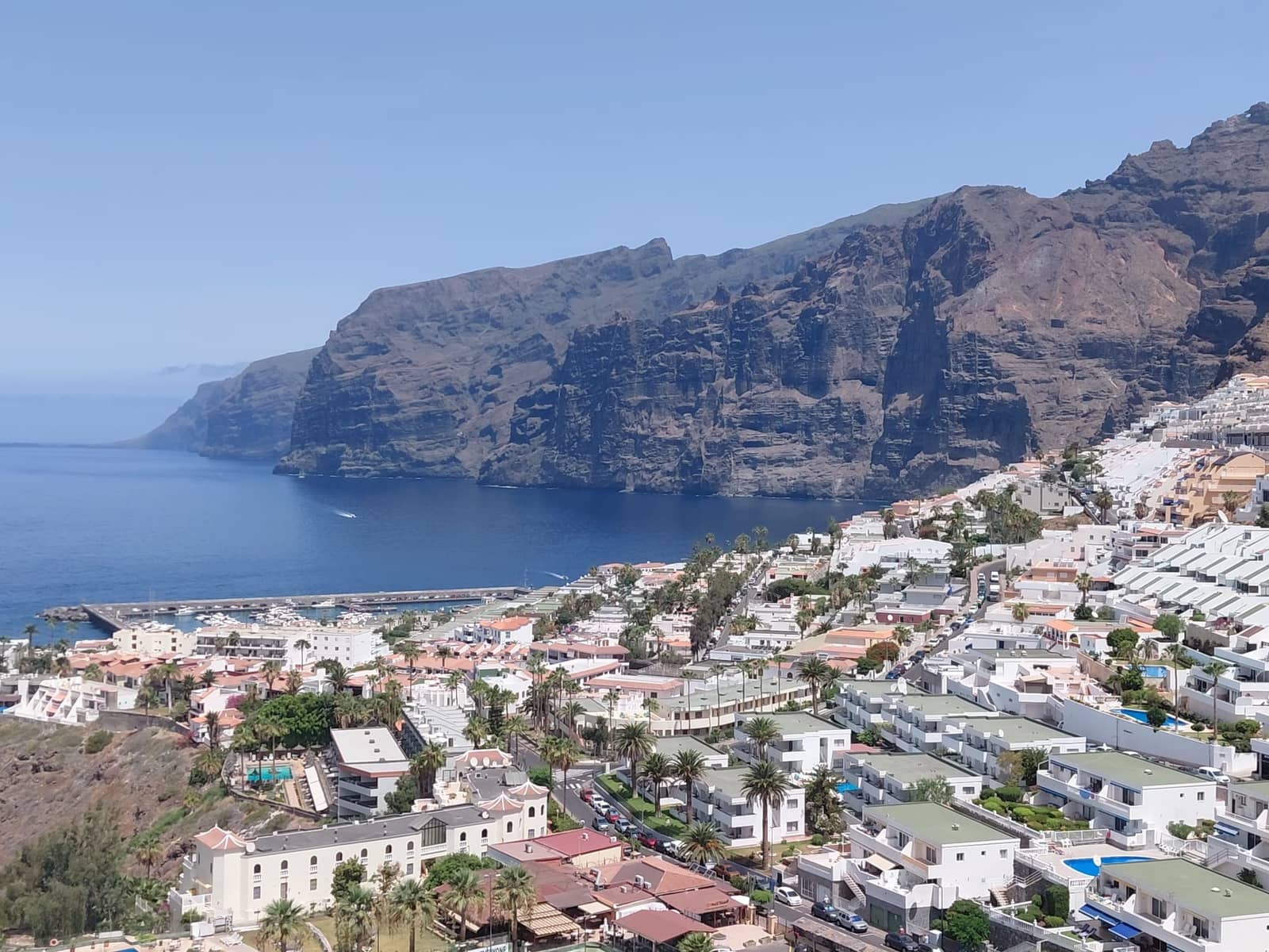 2 bedroom Apartment for sale in Santiago del Teide with pool garage - € 440,000 (Ref: 10009909)