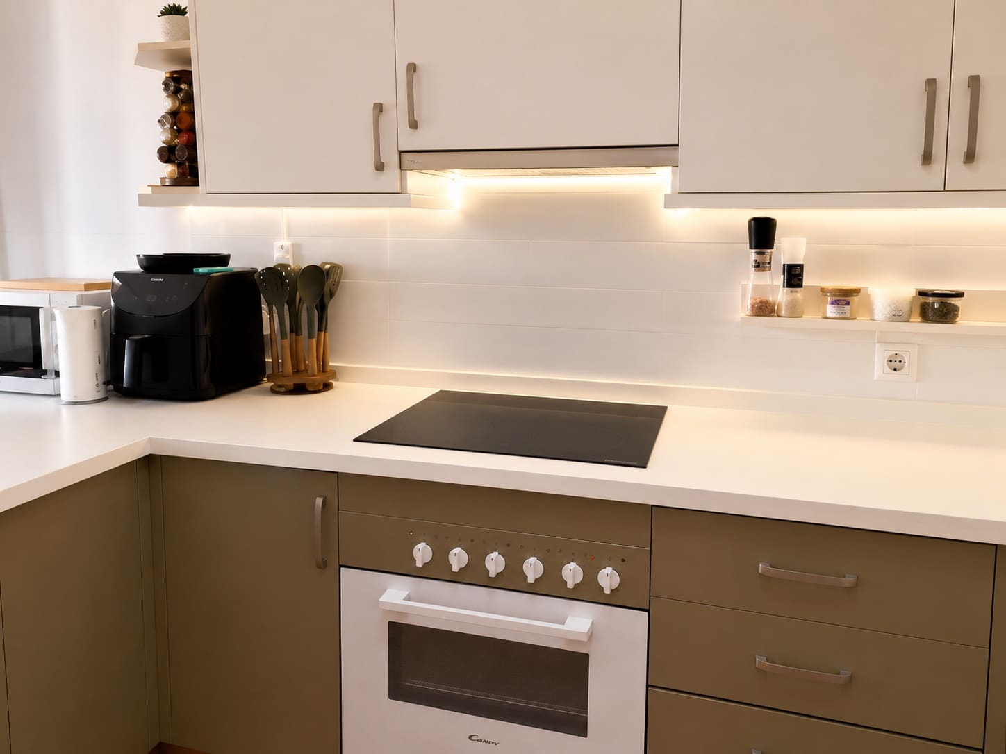 2 bedroom Apartment for rent in Adeje with pool garage - € 1,400 (Ref: 10040231)