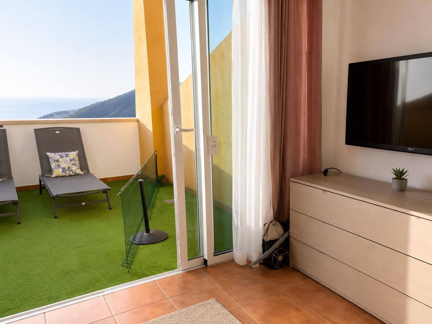 2 bedroom Apartment for rent in Adeje with pool garage - € 1,400 (Ref: 10040231)