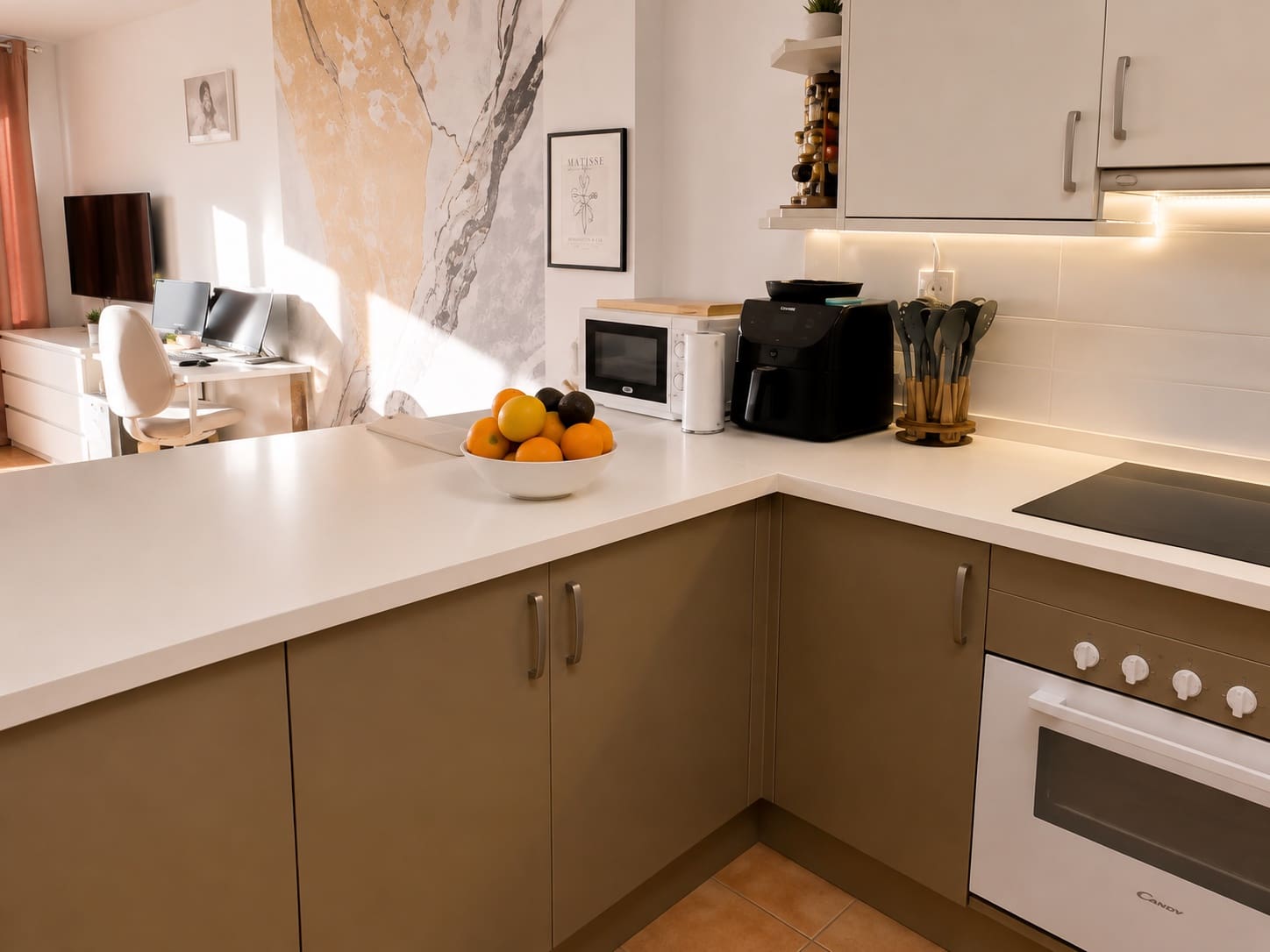 2 bedroom Apartment for rent in Adeje with pool garage - € 1,400 (Ref: 10040231)