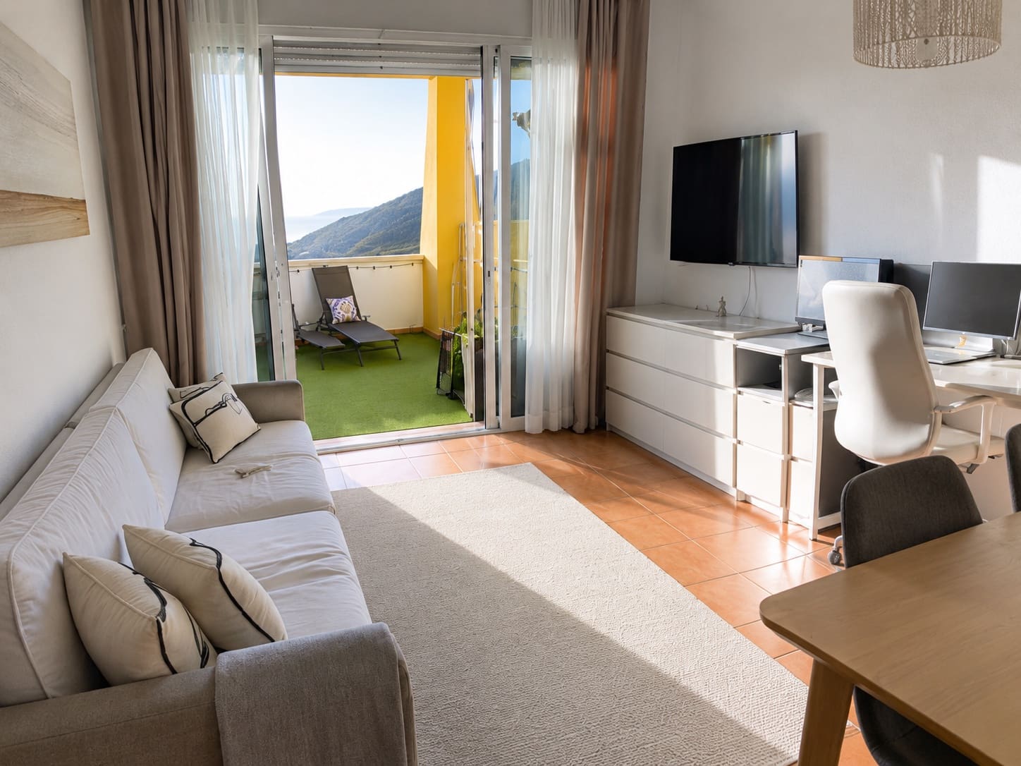 2 bedroom Apartment for rent in Adeje with pool garage - € 1,400 (Ref: 10040231)