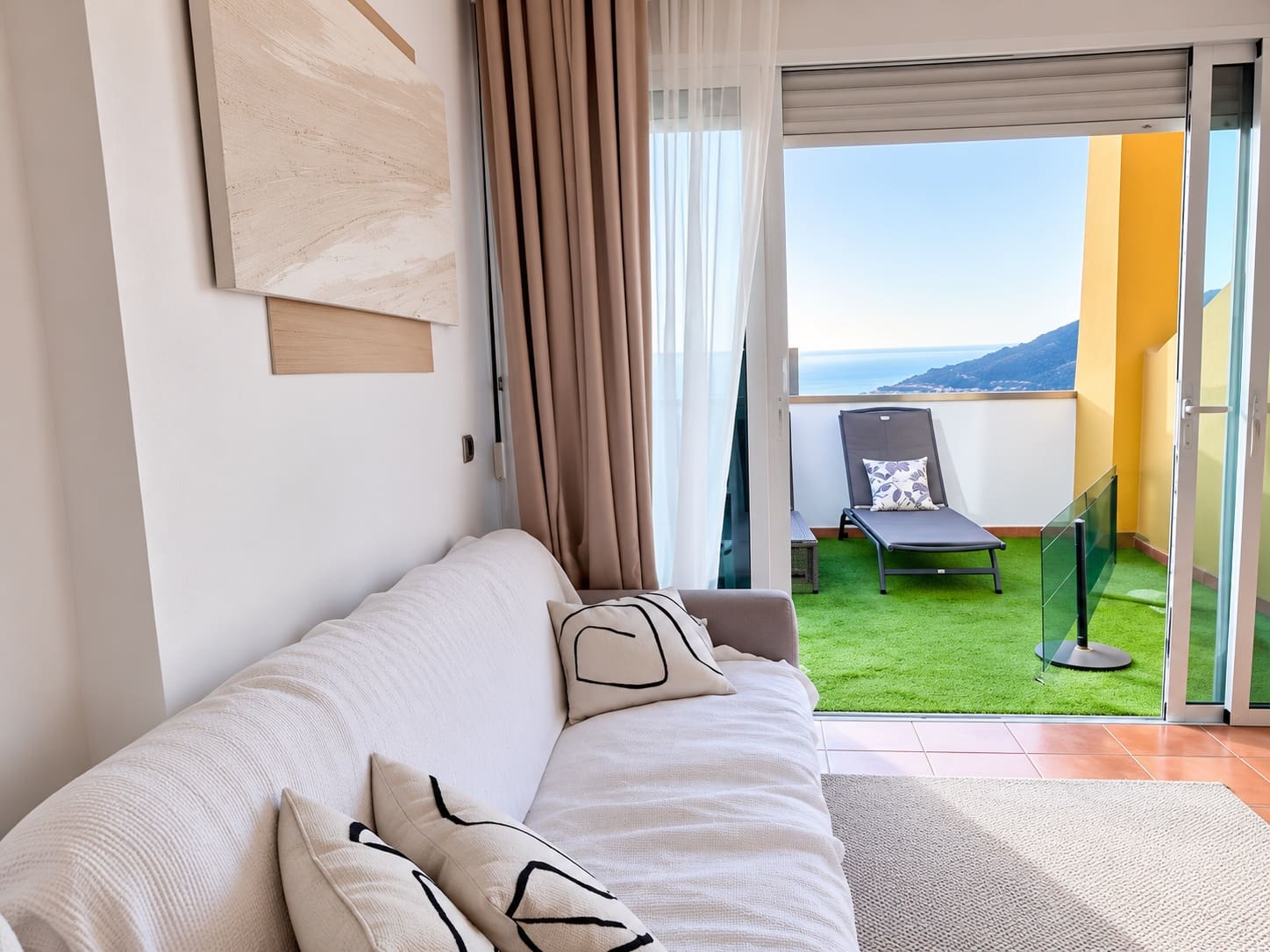 2 bedroom Apartment for rent in Adeje with pool garage - € 1,400 (Ref: 10040231)