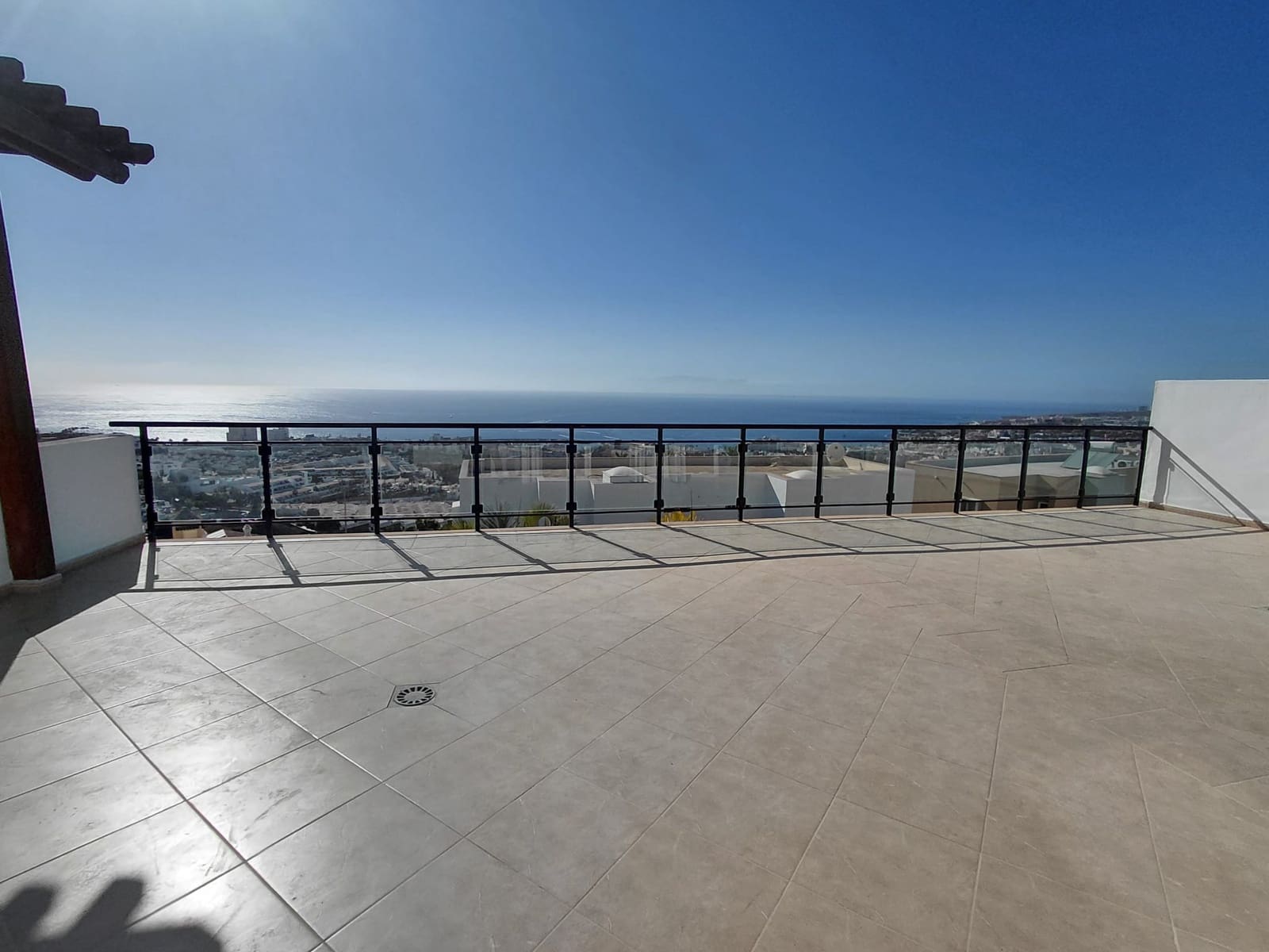 3 makuuhuone Huvila vuokrattavana paikassa Costa Adeje mukana uima-altaan 
autotalli - 2 500 € (Ref: 9624030)