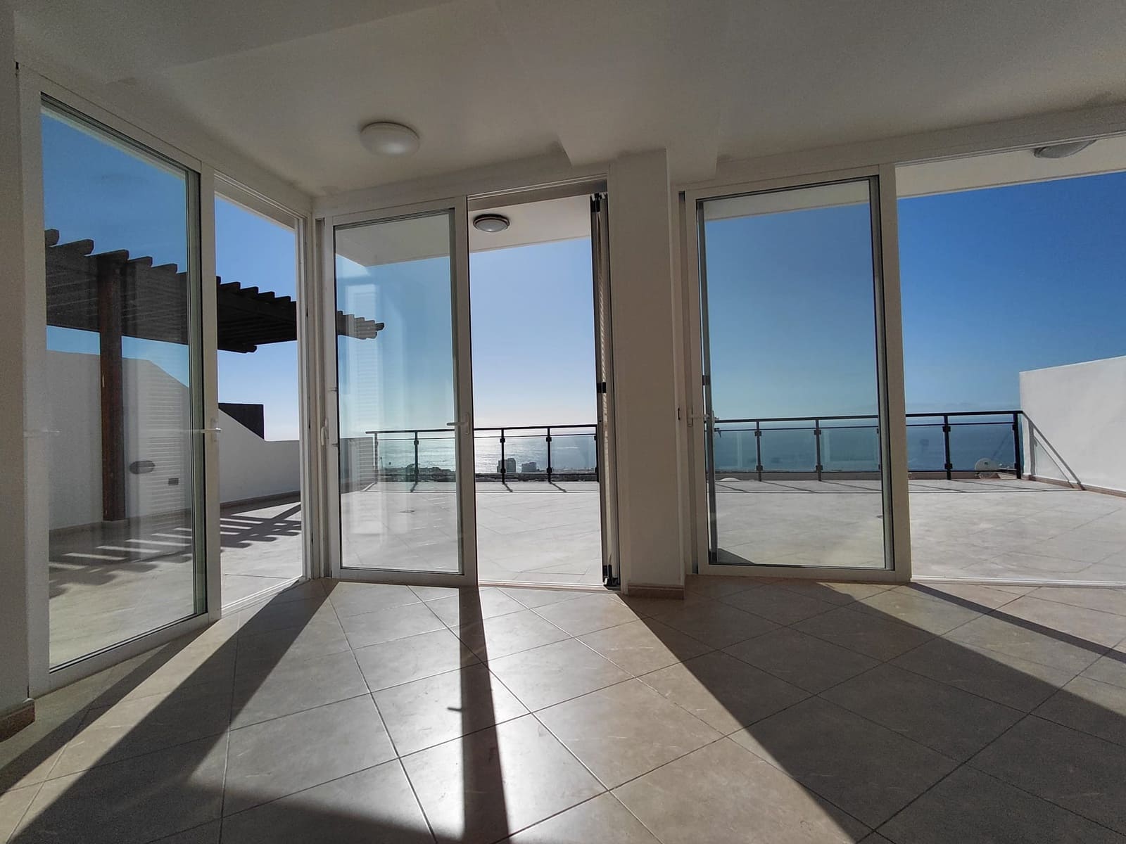 3 makuuhuone Huvila vuokrattavana paikassa Costa Adeje mukana uima-altaan 
autotalli - 2 500 € (Ref: 9624030)