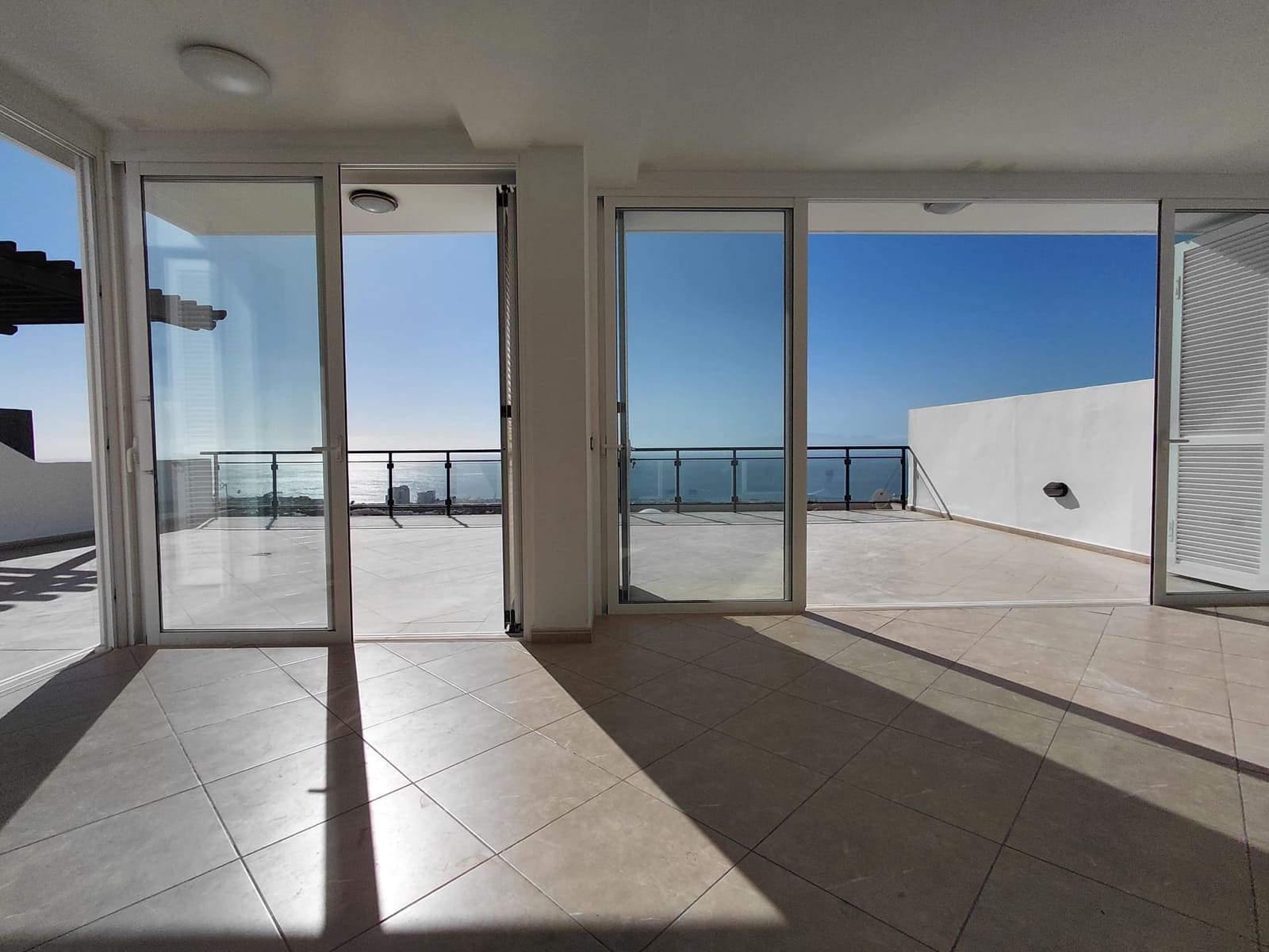 3 makuuhuone Huvila vuokrattavana paikassa Costa Adeje mukana uima-altaan 
autotalli - 2 500 € (Ref: 9624030)